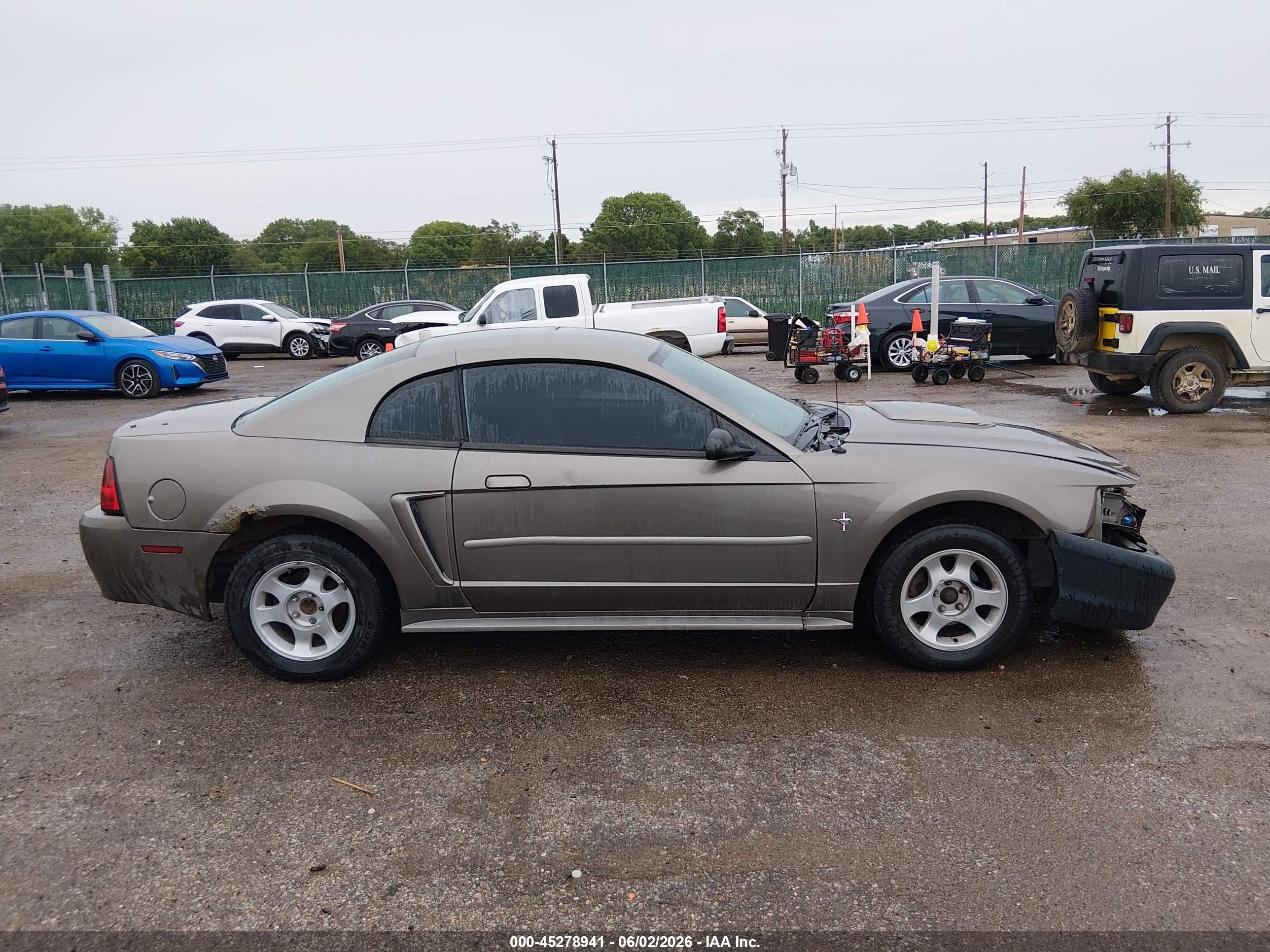 2001 Ford Mustang   Beige vin: 1FAFP40491F127334