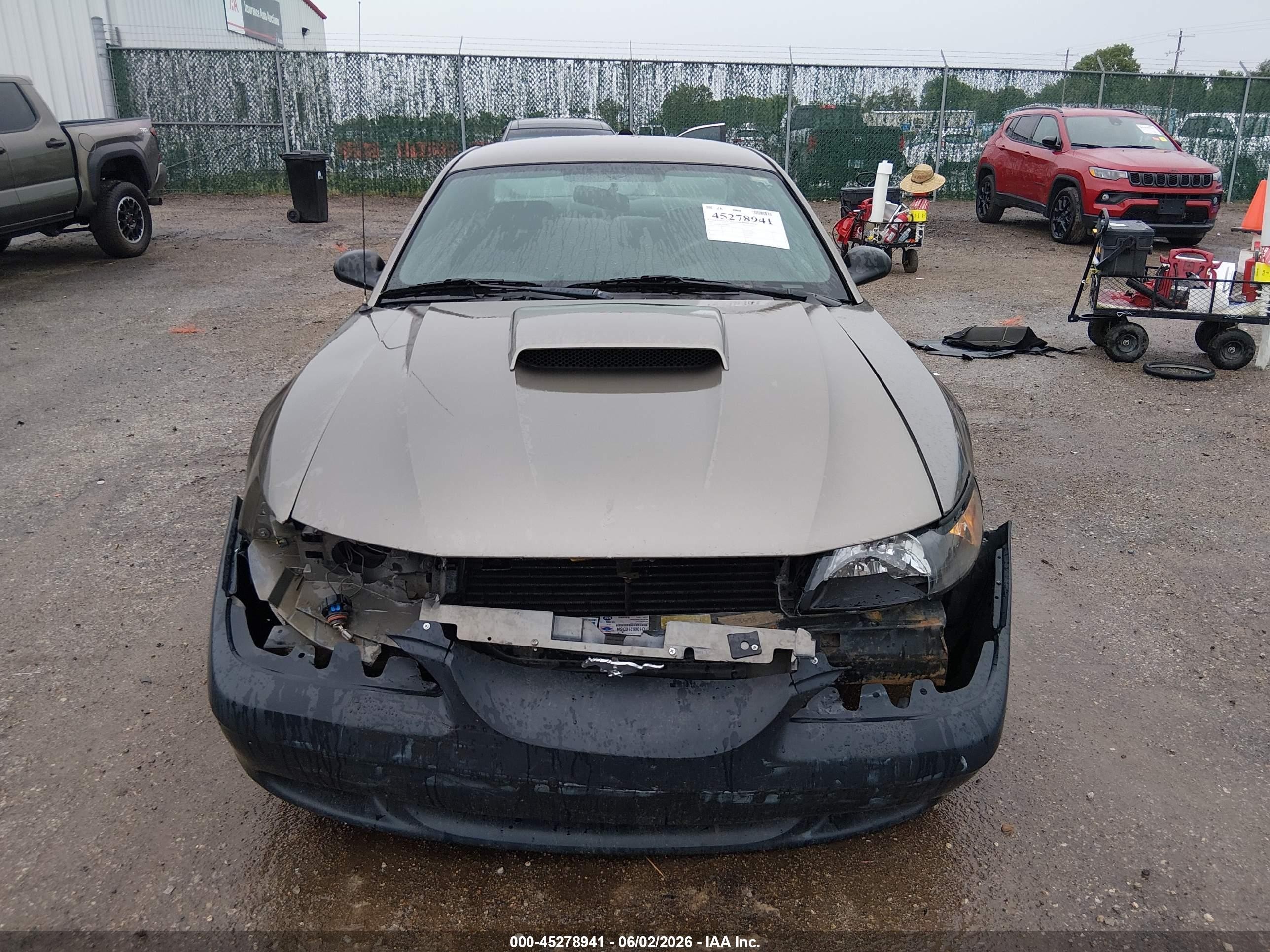 2001 Ford Mustang   Beige vin: 1FAFP40491F127334
