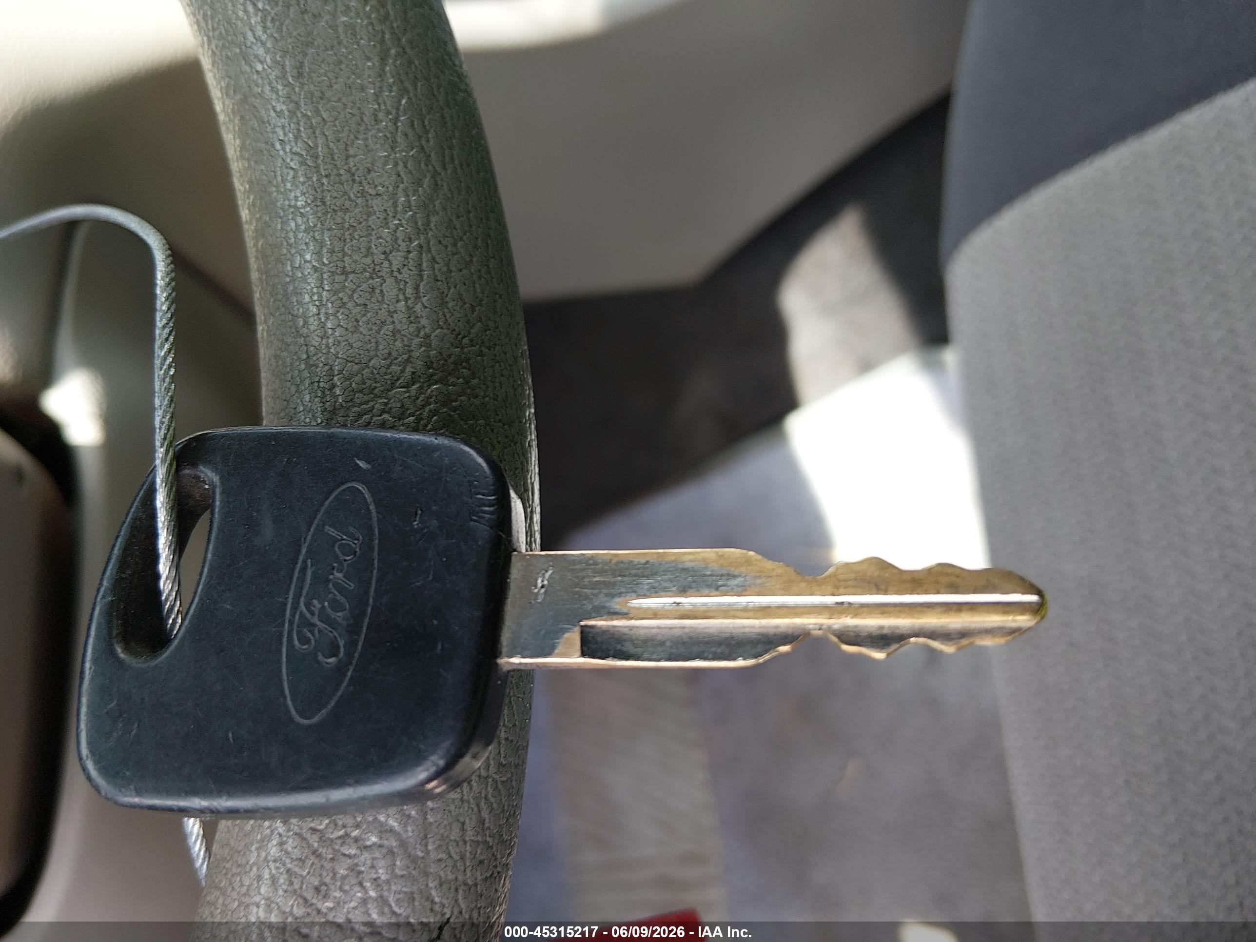 2001 Ford Mustang   Navy vin: 1FAFP40491F147406