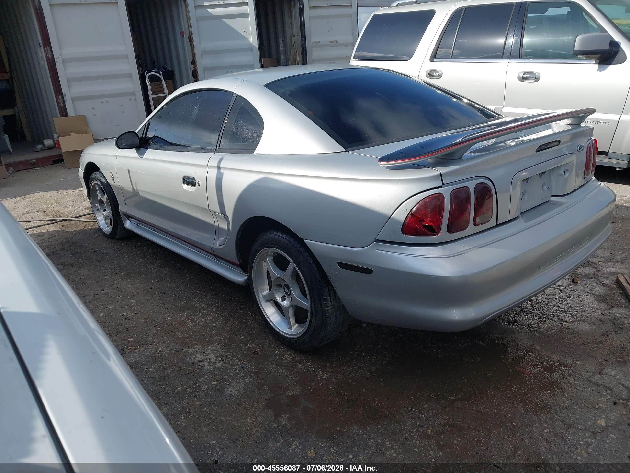 1998 Ford Mustang   Серебряный vin: 1FAFP4049WF192627
