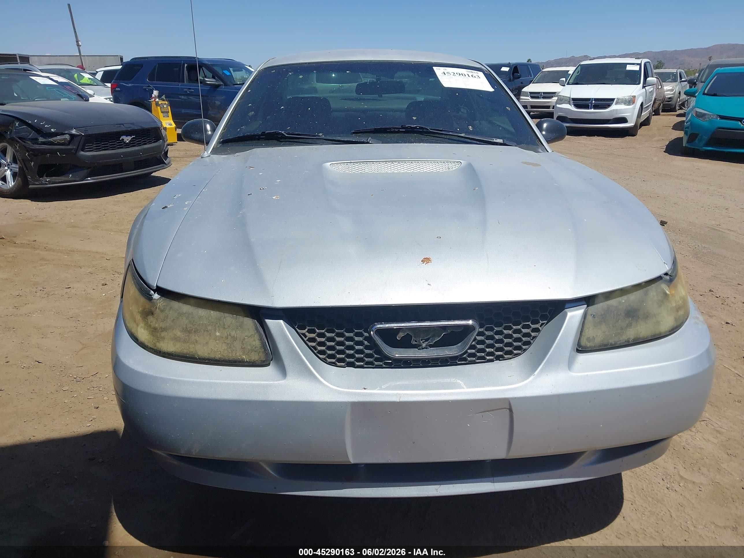 2001 Ford Mustang   Silver vin: 1FAFP404X1F122112