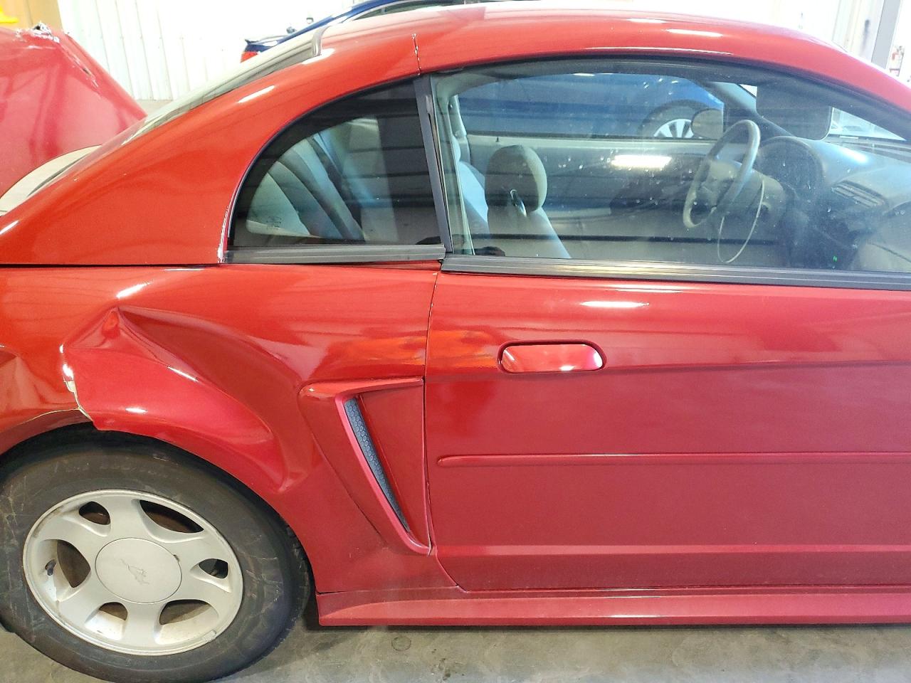 2001 Ford Mustang Red vin: 1FAFP404X1F154767