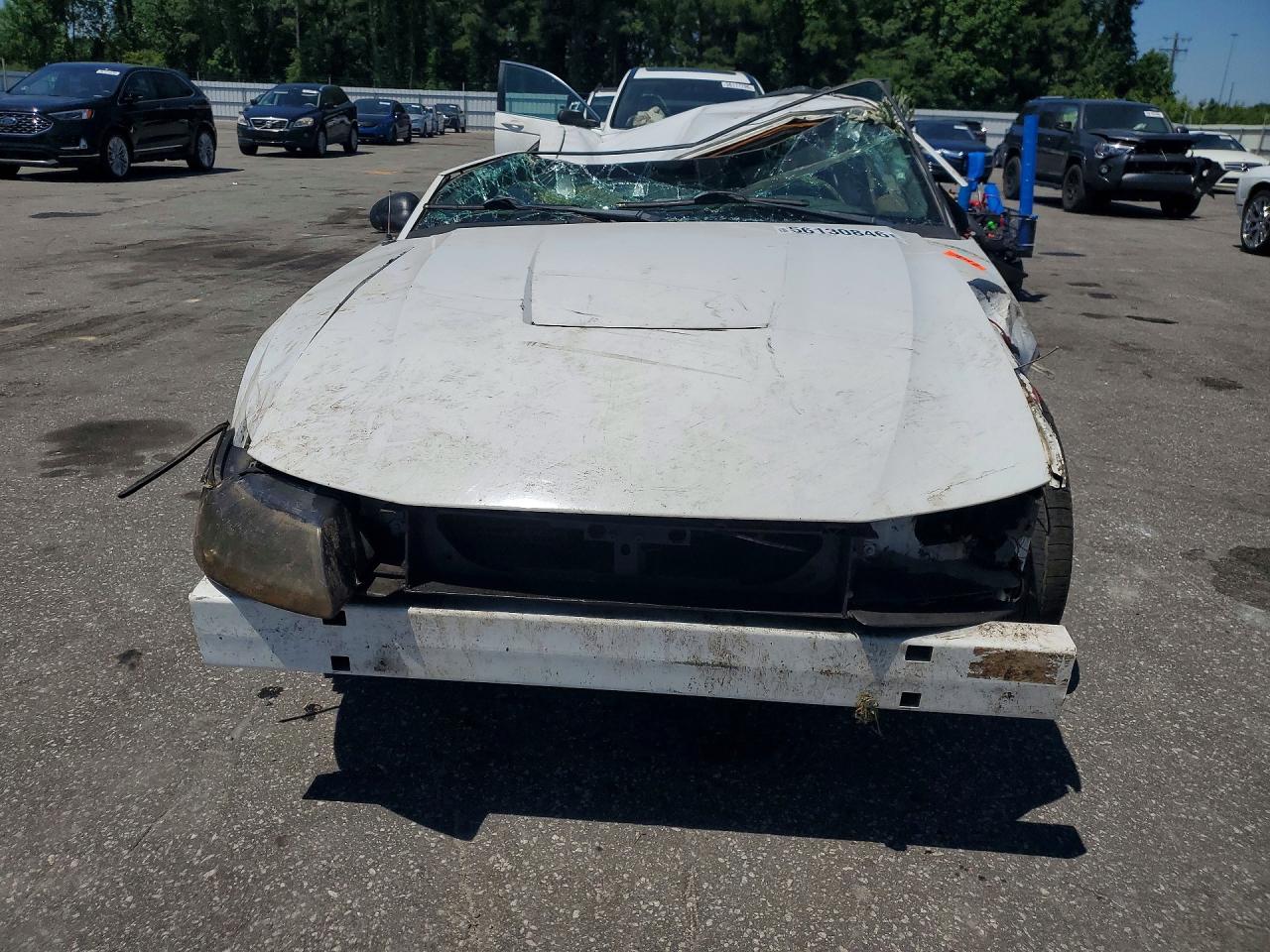 2002 Ford Mustang White vin: 1FAFP404X2F213723