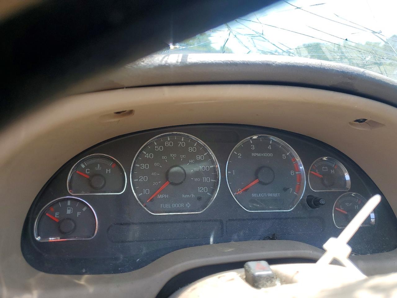 2002 Ford Mustang White vin: 1FAFP404X2F213723