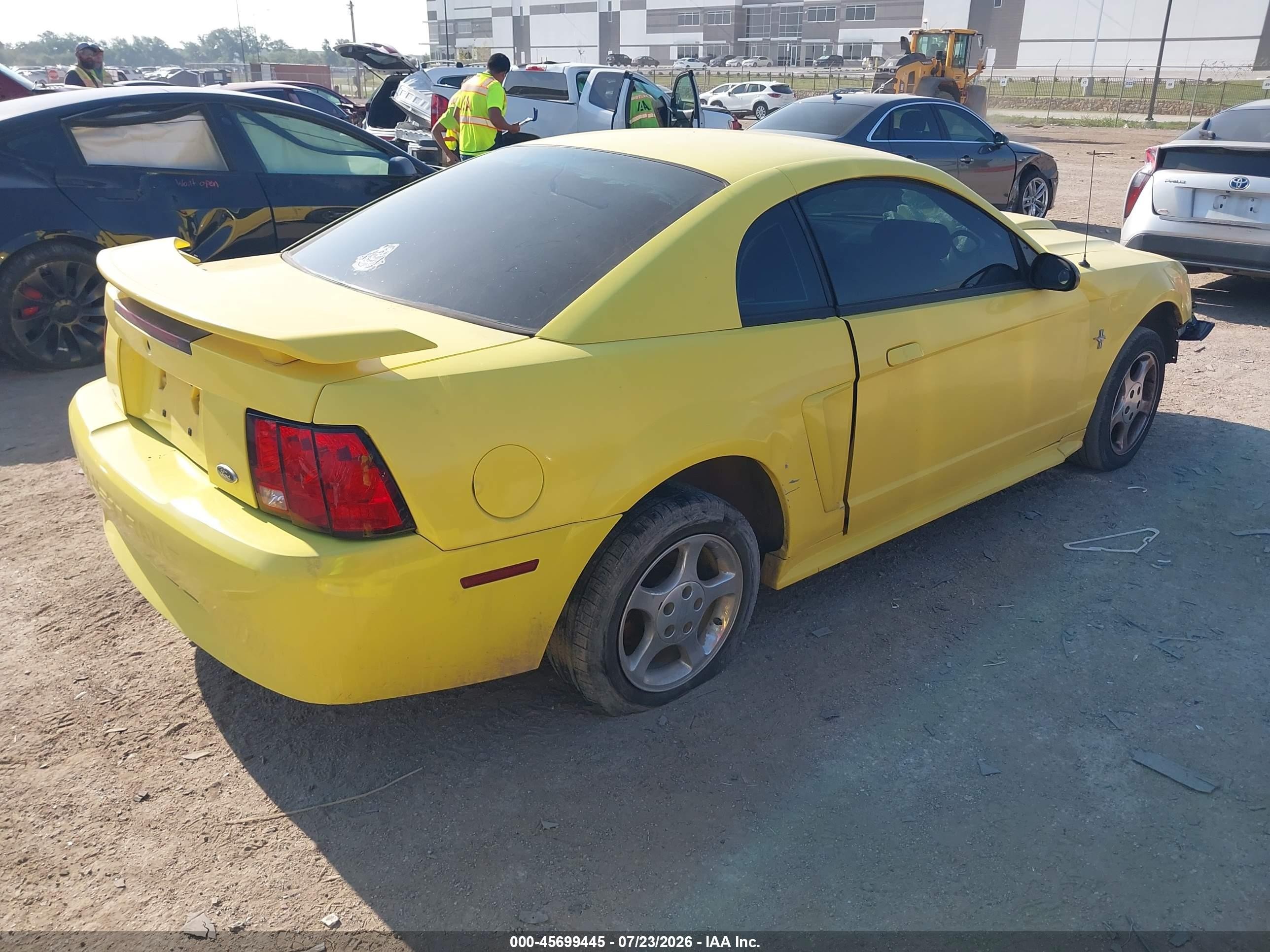 2003 Ford Mustang Yellow vin: 1FAFP404X3F348802