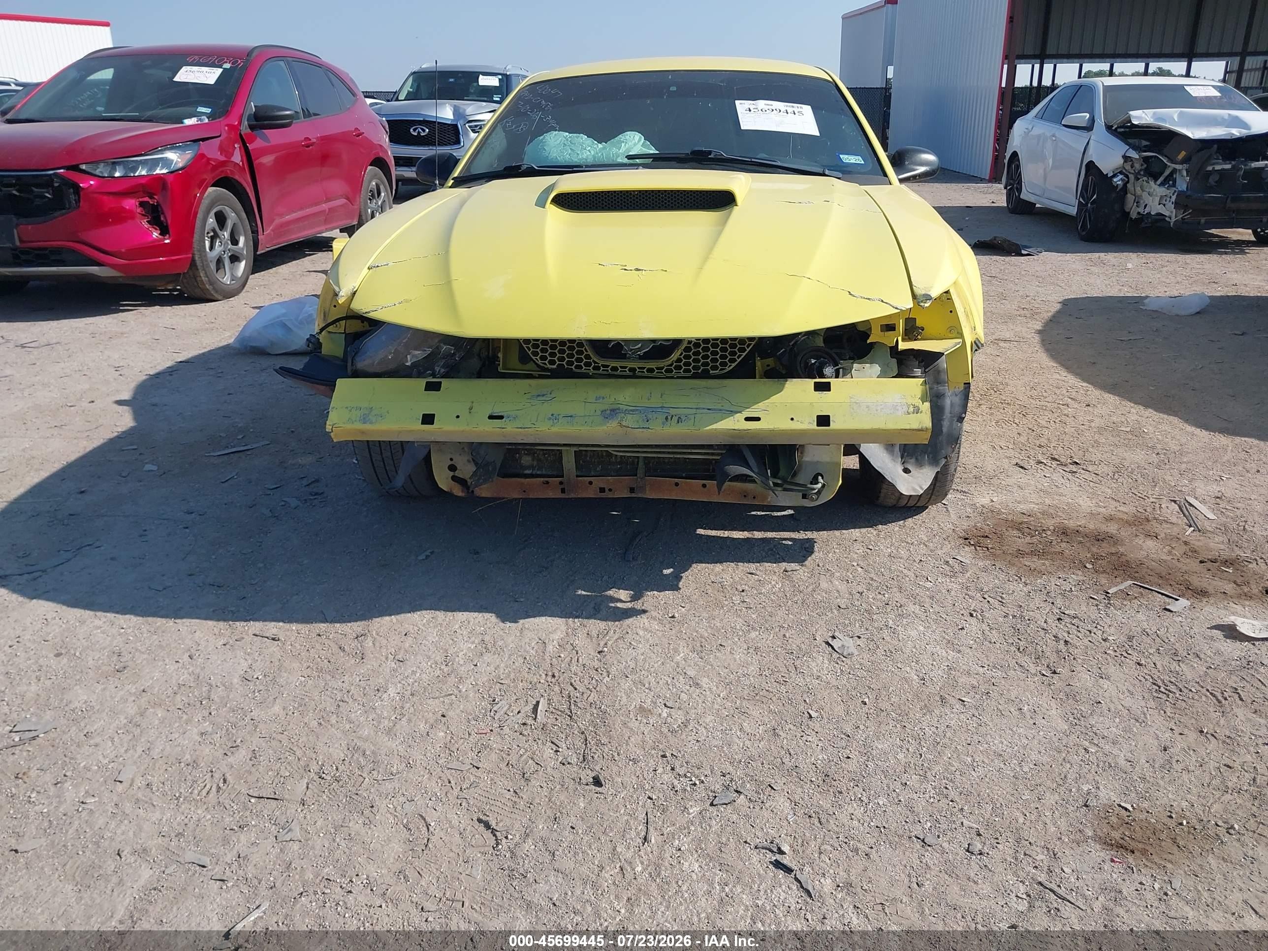 2003 Ford Mustang Yellow vin: 1FAFP404X3F348802