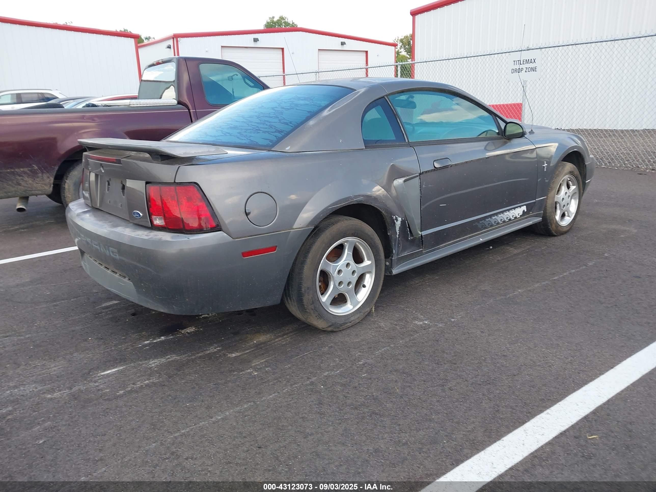 2003 Ford Mustang   Серый vin: 1FAFP404X3F350467