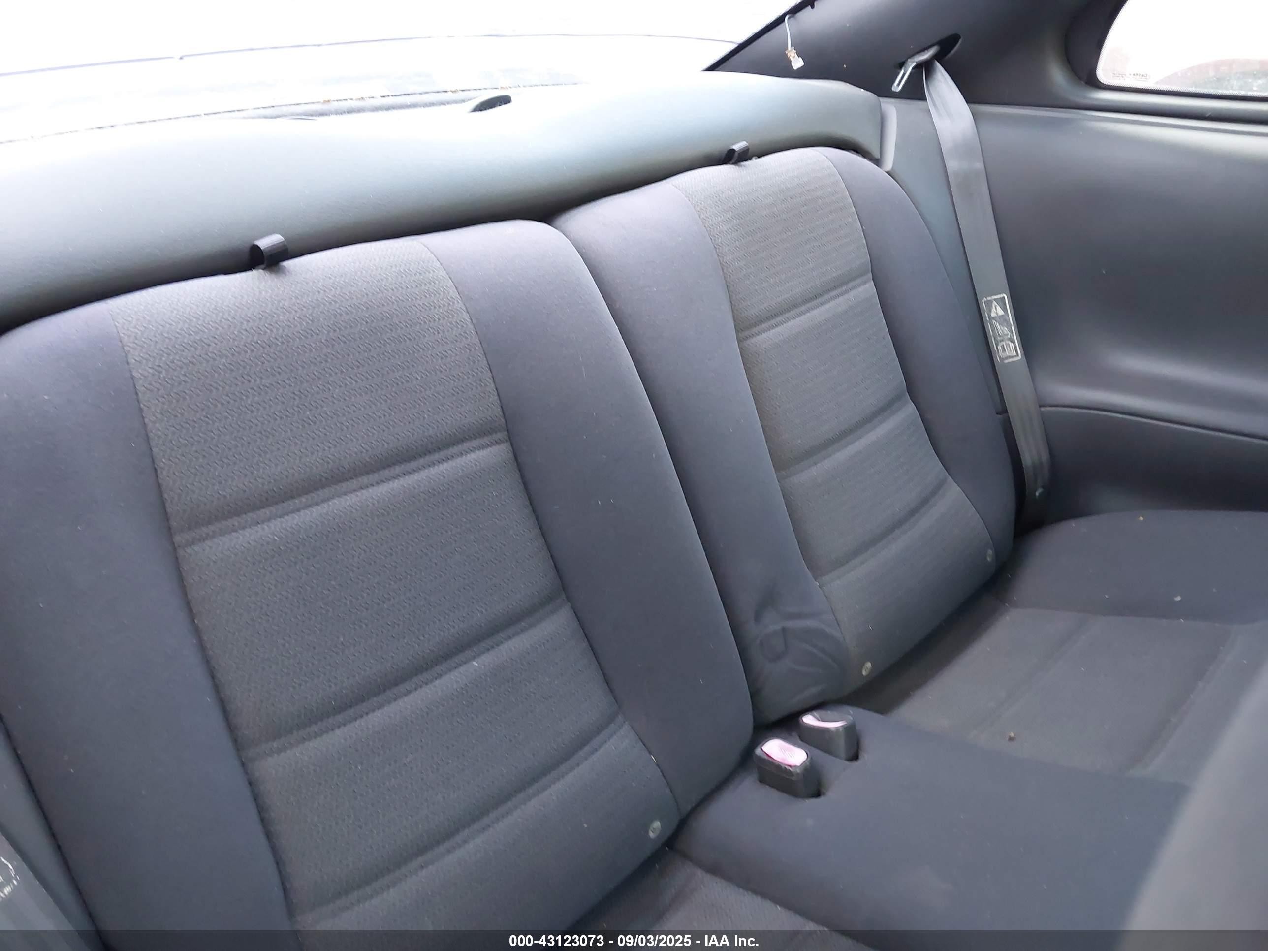 2003 Ford Mustang   Серый vin: 1FAFP404X3F350467