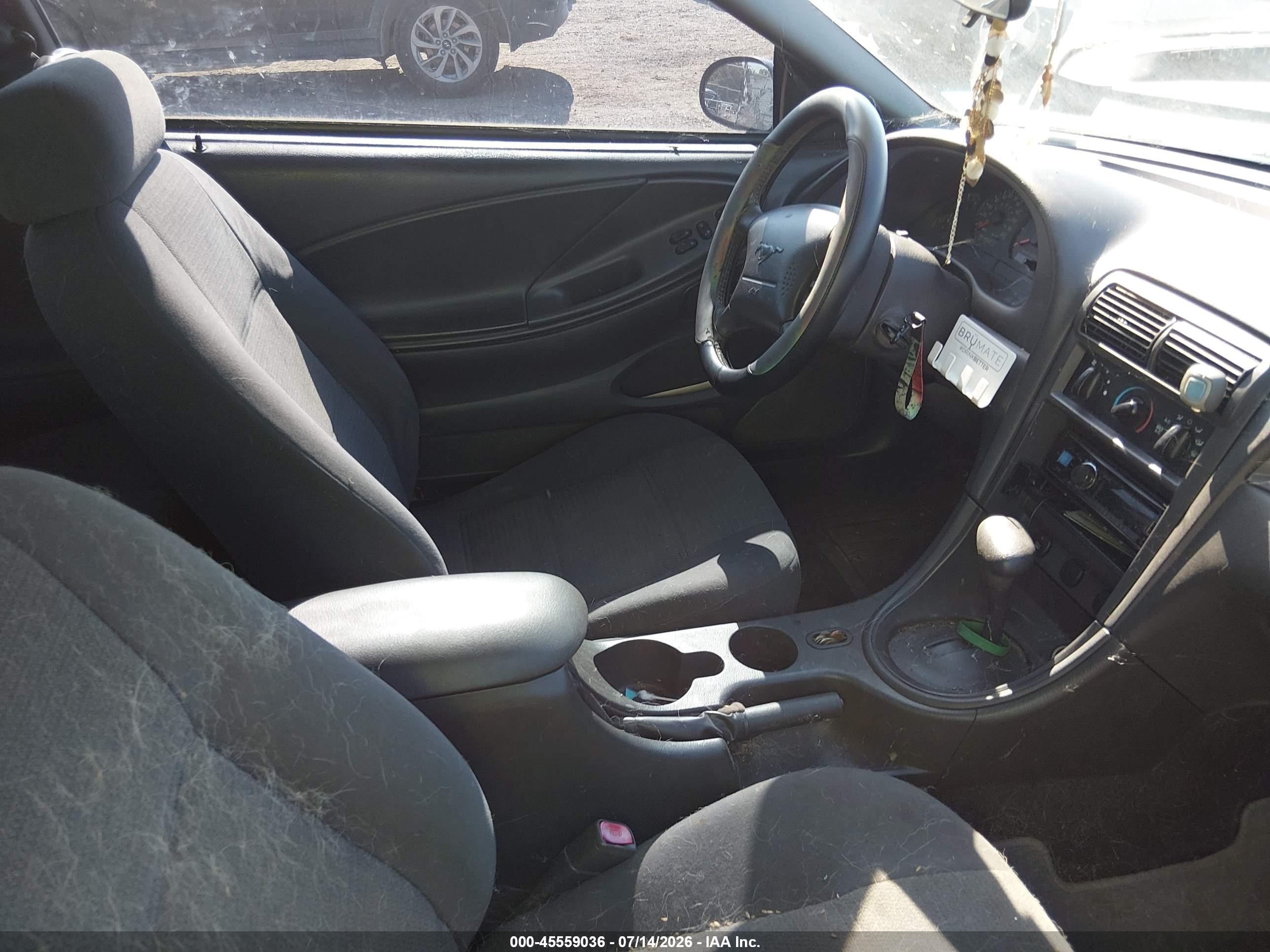 2003 Ford Mustang   Red vin: 1FAFP404X3F415964