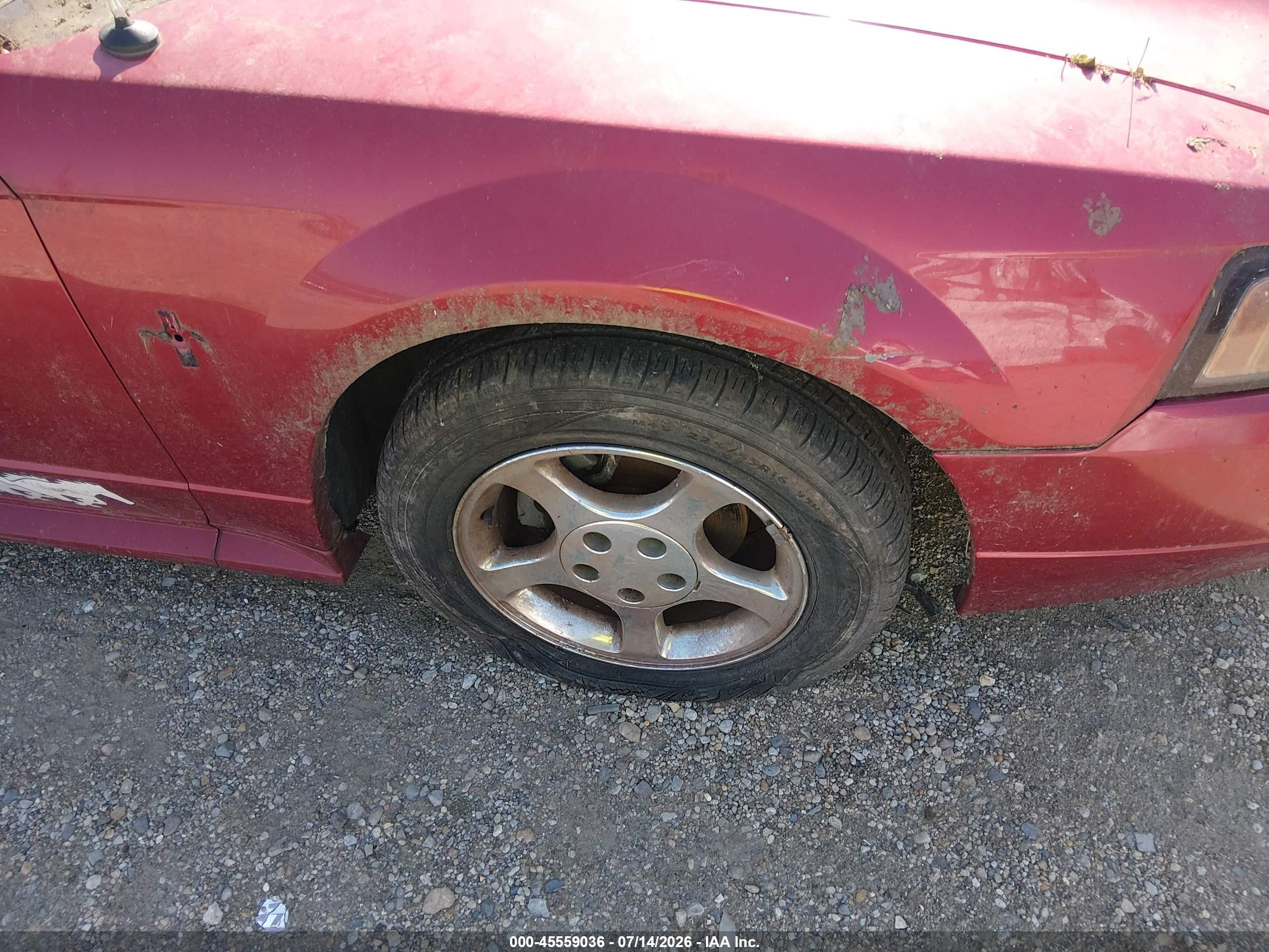 2003 Ford Mustang   Red vin: 1FAFP404X3F415964