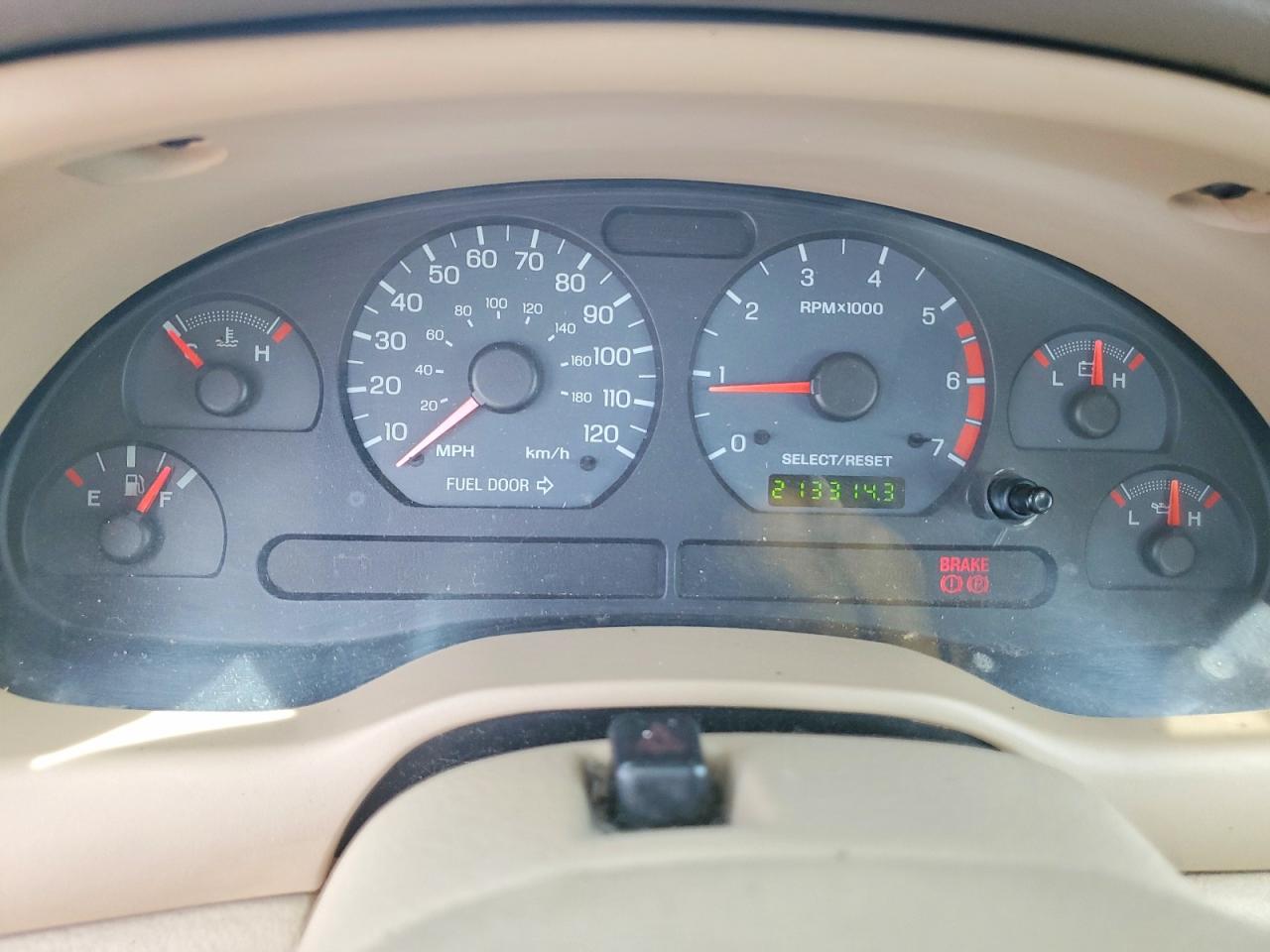 2004 Ford Mustang White vin: 1FAFP404X4F102480