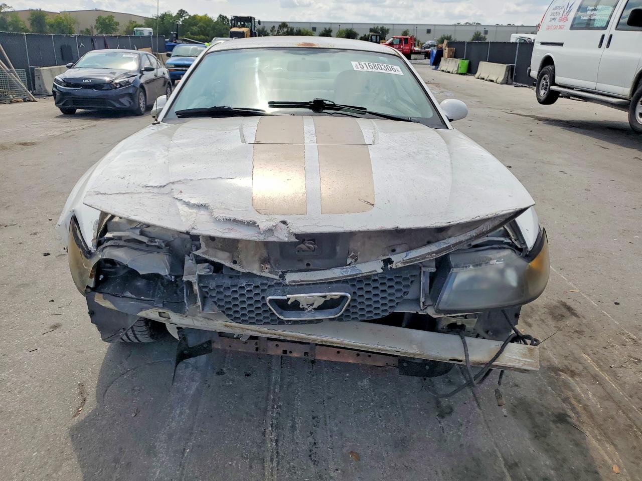 2004 Ford Mustang White vin: 1FAFP404X4F102480