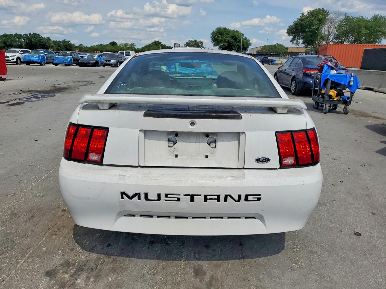 2004 Ford Mustang White vin: 1FAFP404X4F102480