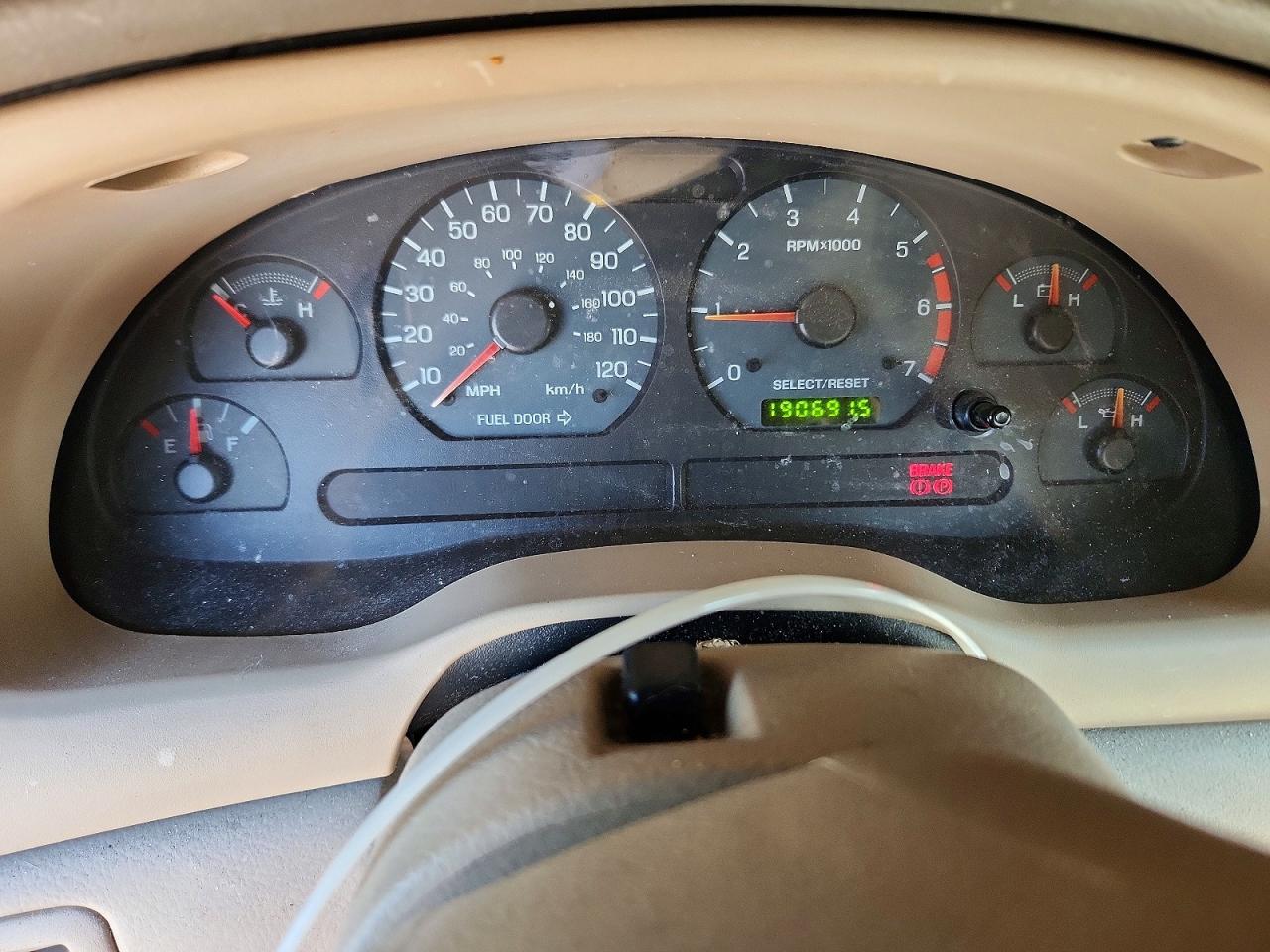 2004 Ford Mustang Red vin: 1FAFP404X4F103340