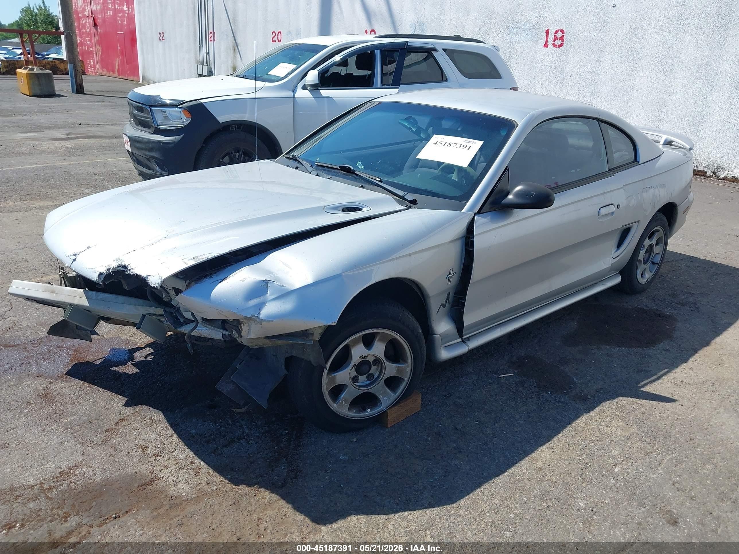 1998 Ford Mustang   Silver vin: 1FAFP404XWF273801