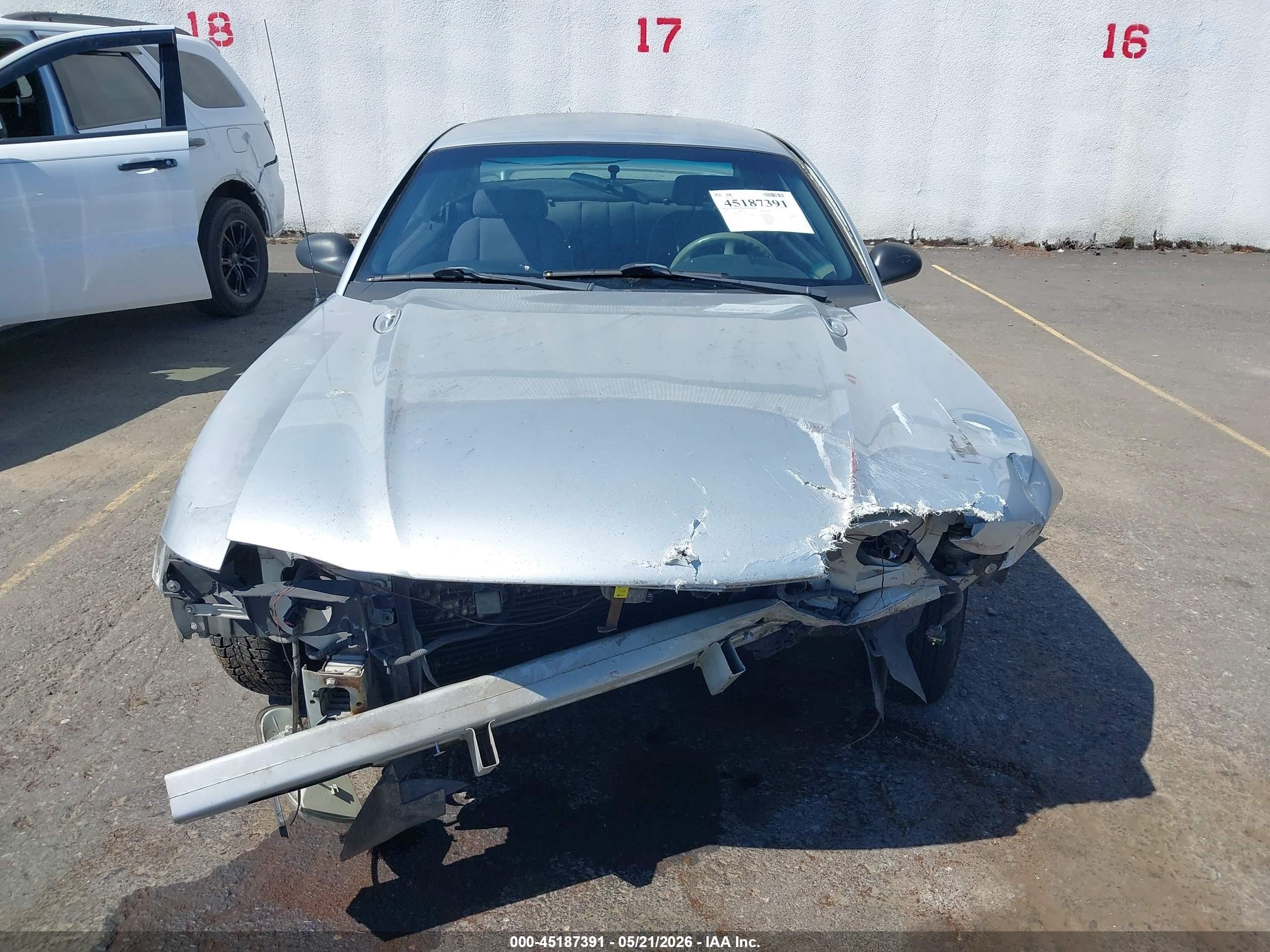 1998 Ford Mustang   Silver vin: 1FAFP404XWF273801