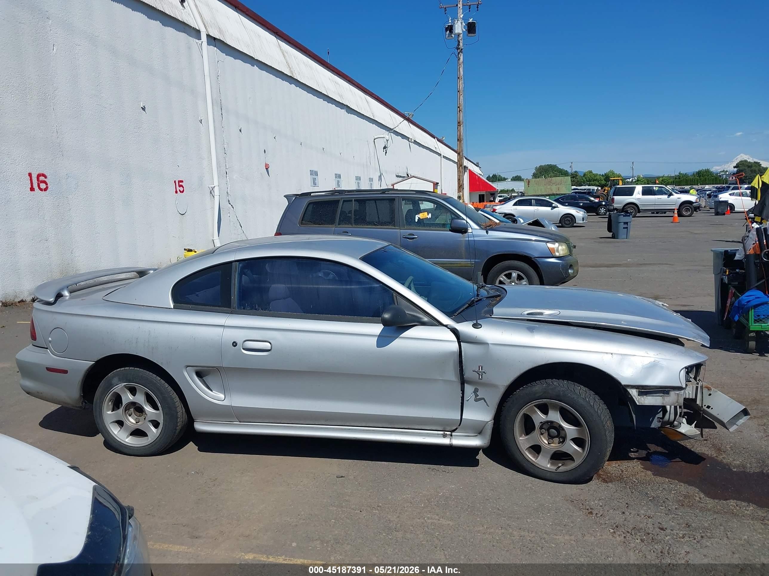 1998 Ford Mustang   Silver vin: 1FAFP404XWF273801