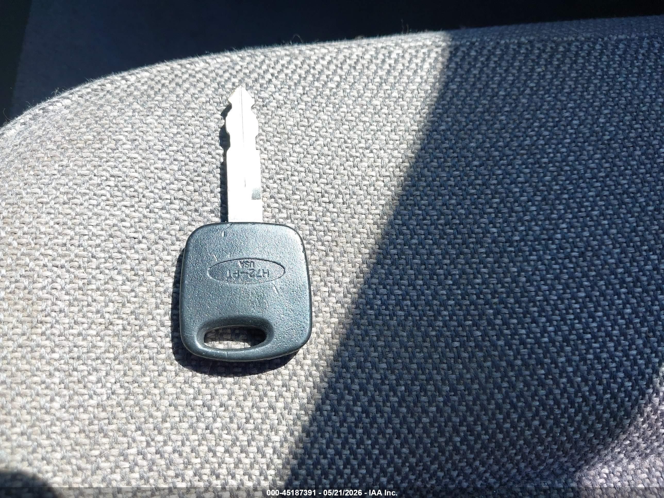 1998 Ford Mustang   Silver vin: 1FAFP404XWF273801