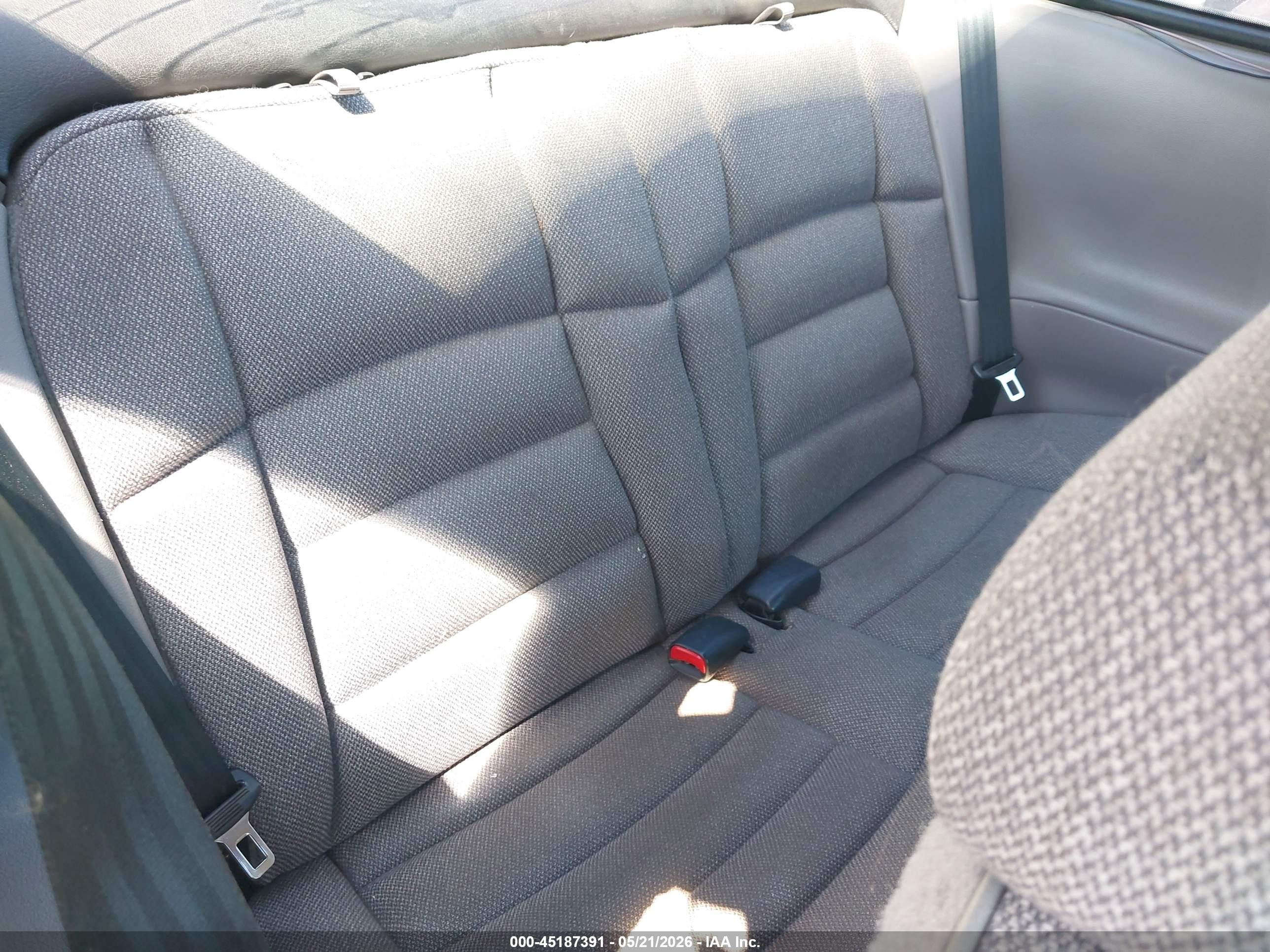 1998 Ford Mustang   Silver vin: 1FAFP404XWF273801