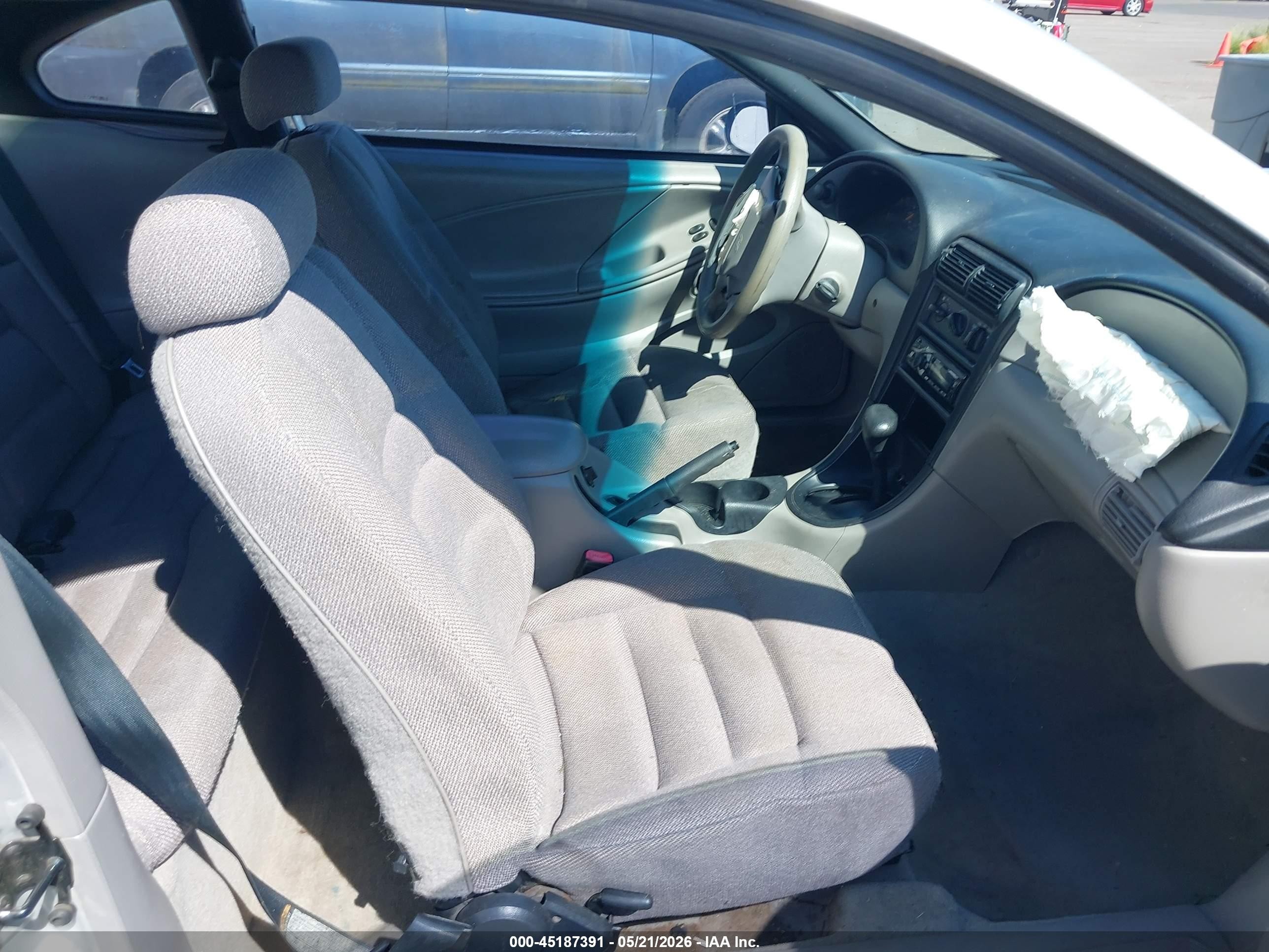 1998 Ford Mustang   Silver vin: 1FAFP404XWF273801