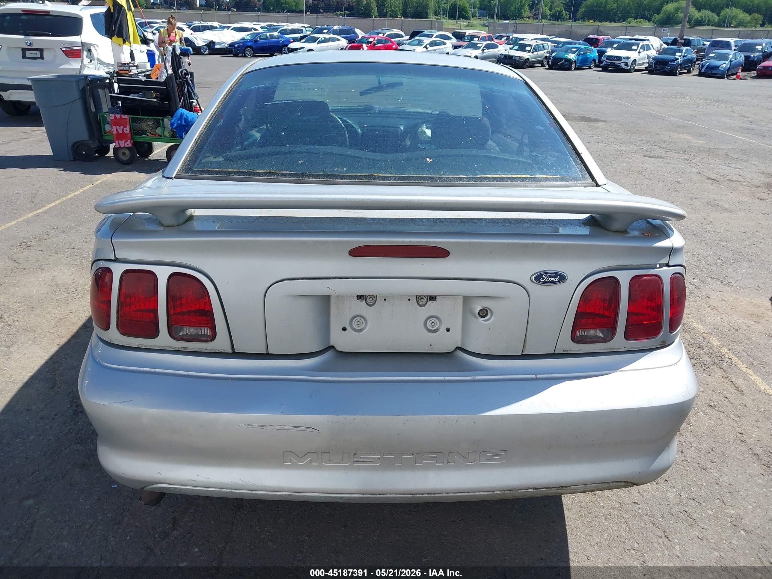 1998 Ford Mustang   Silver vin: 1FAFP404XWF273801