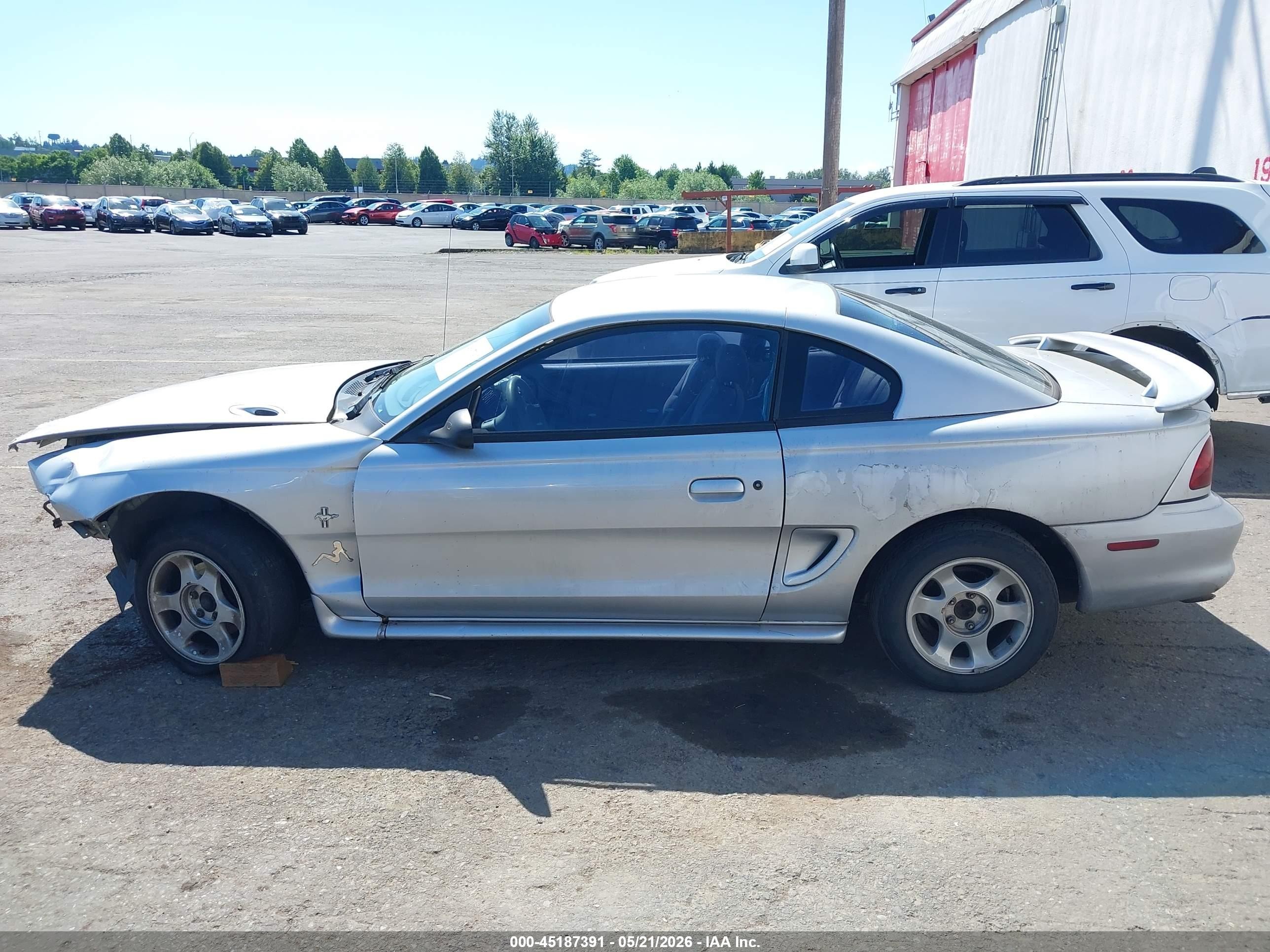 1998 Ford Mustang   Silver vin: 1FAFP404XWF273801