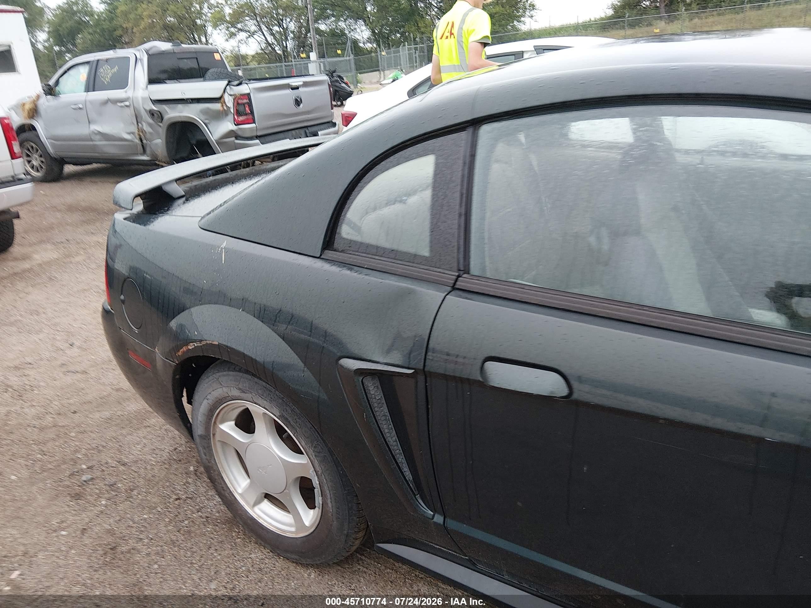 1999 Ford Mustang   Green vin: 1FAFP404XXF143048