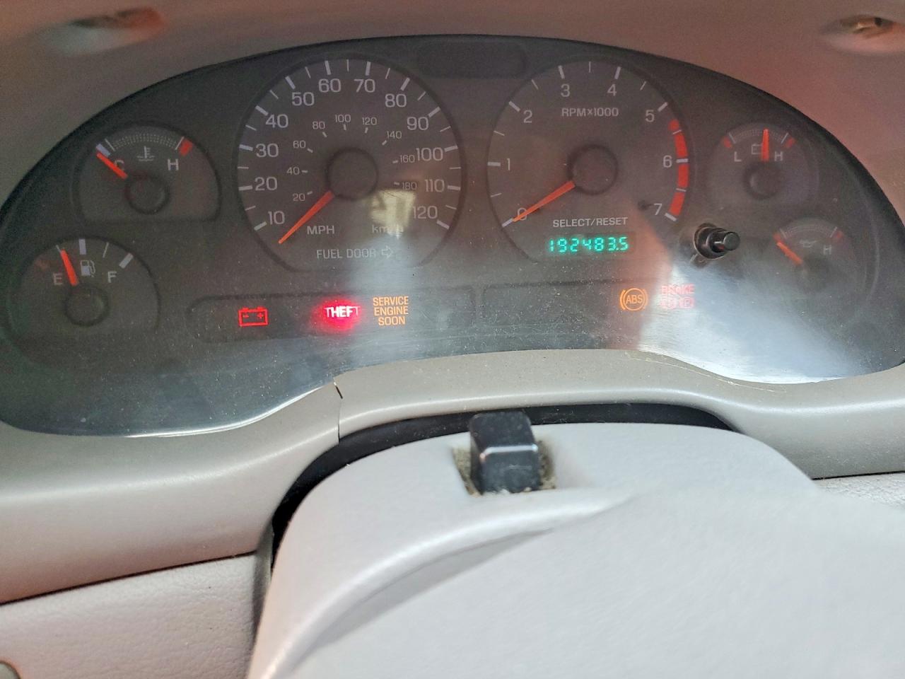 2000 Ford Mustang Red vin: 1FAFP404XYF202889