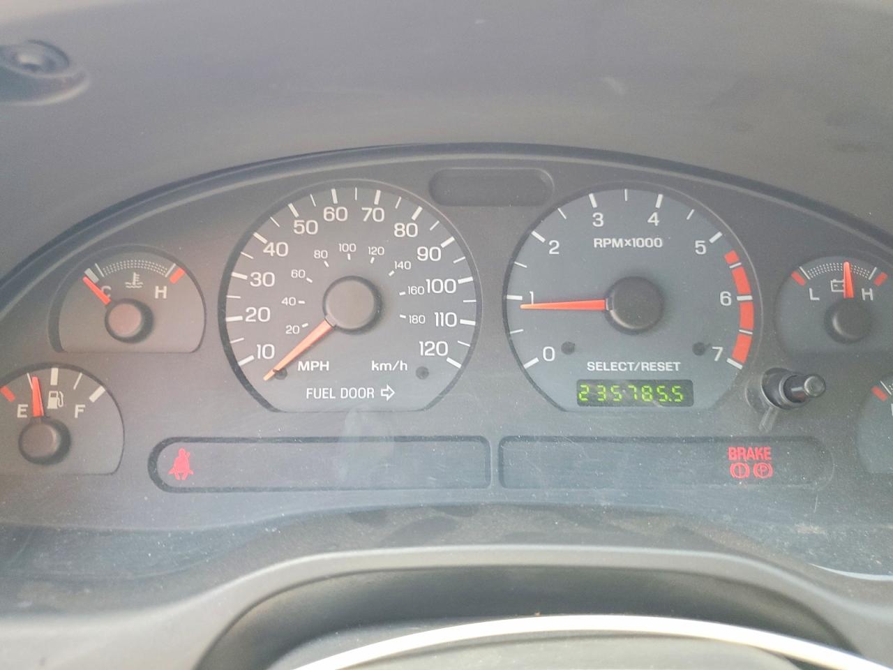 2004 Ford Mustang Red vin: 1FAFP40604F194362