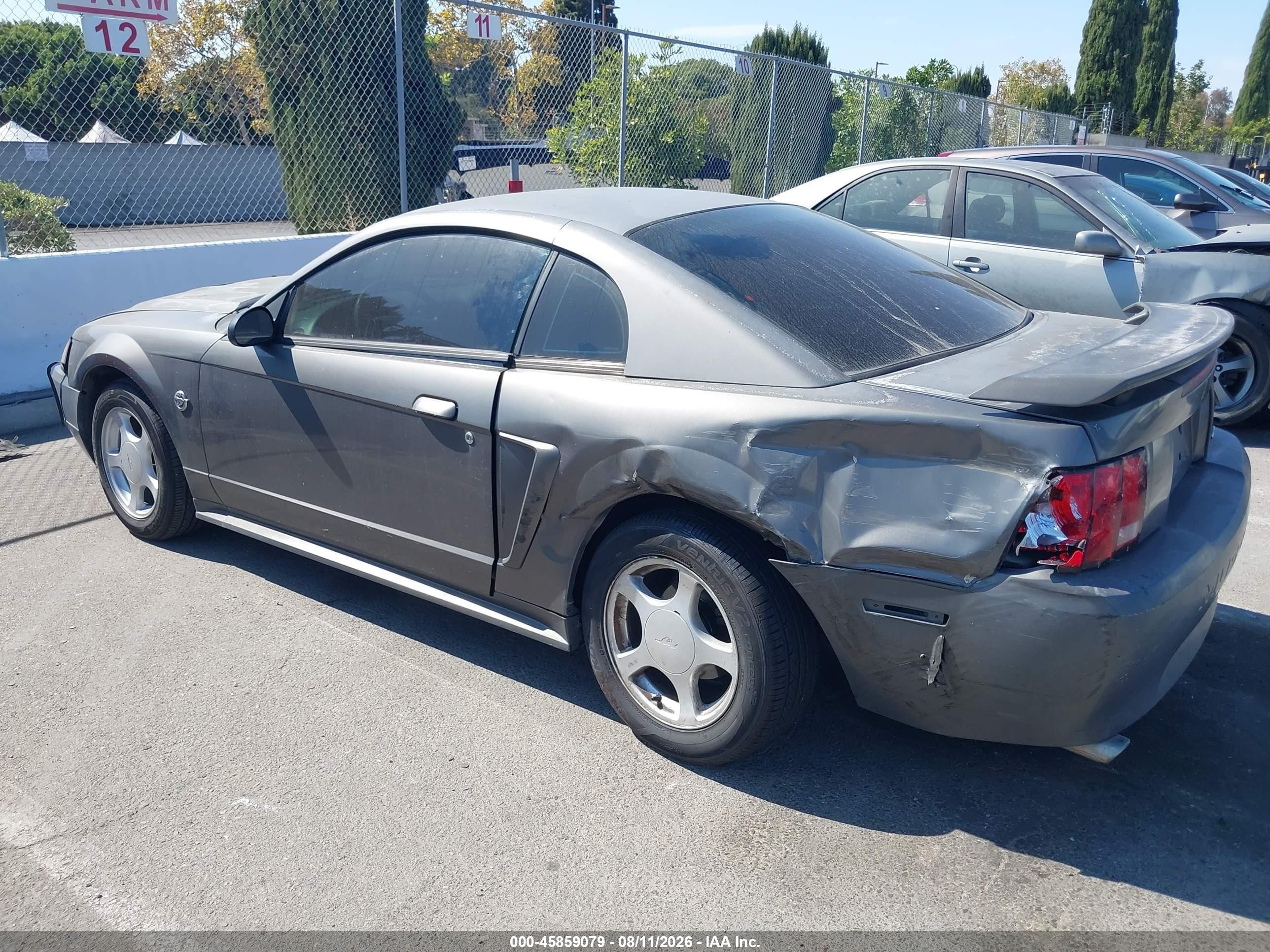2004 Ford Mustang   Серый vin: 1FAFP40604F201987