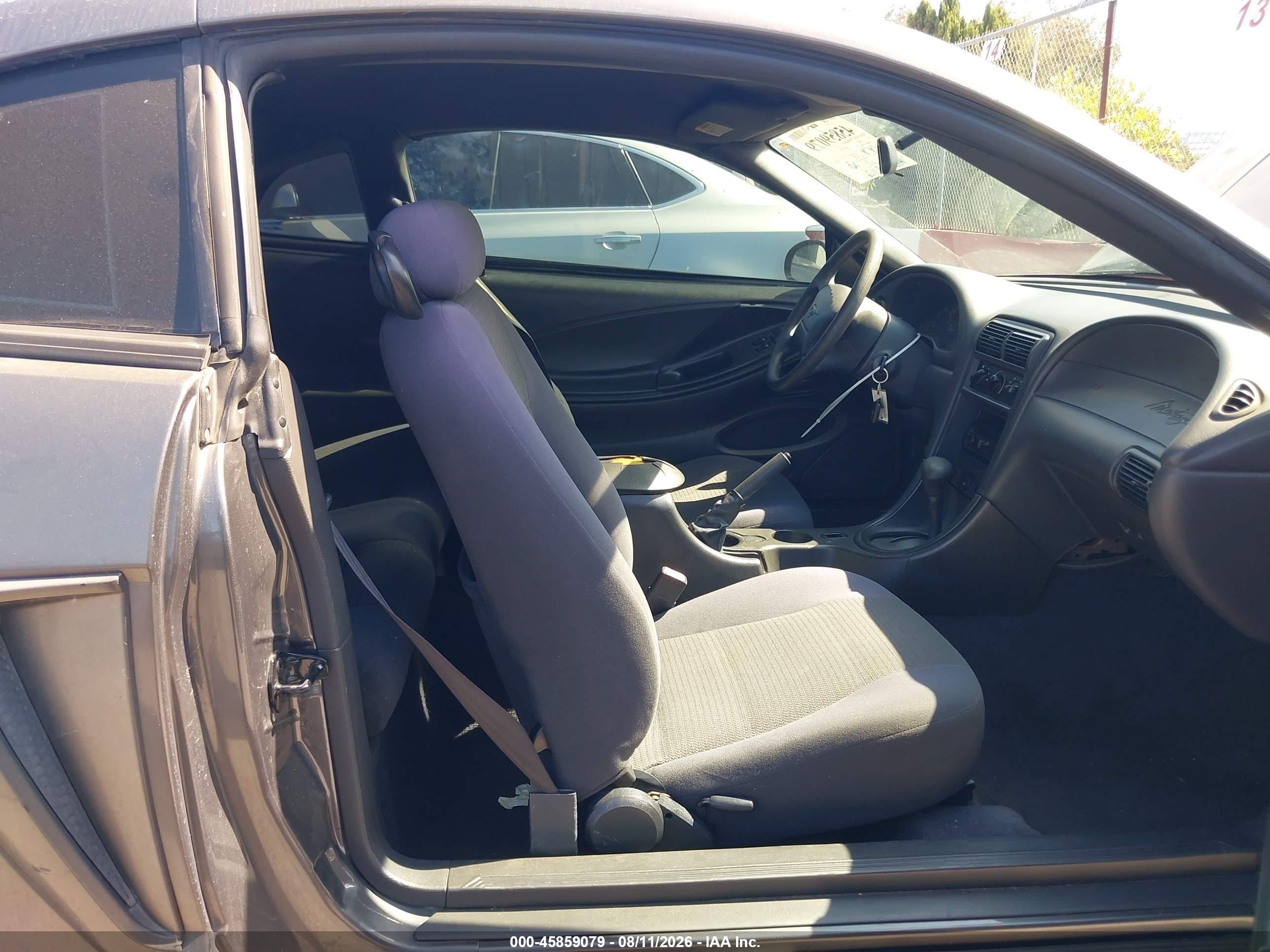 2004 Ford Mustang   Серый vin: 1FAFP40604F201987
