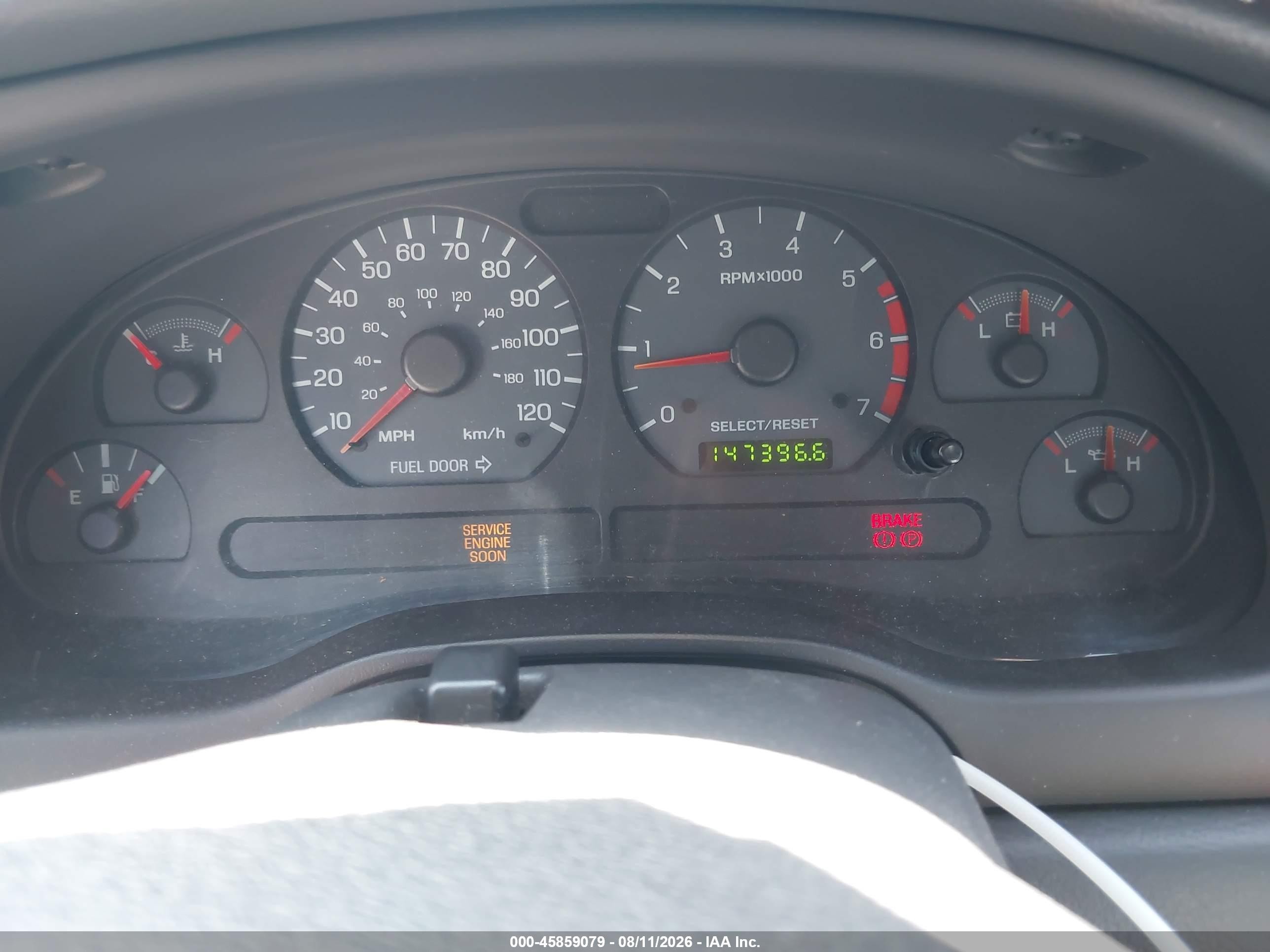 2004 Ford Mustang   Серый vin: 1FAFP40604F201987