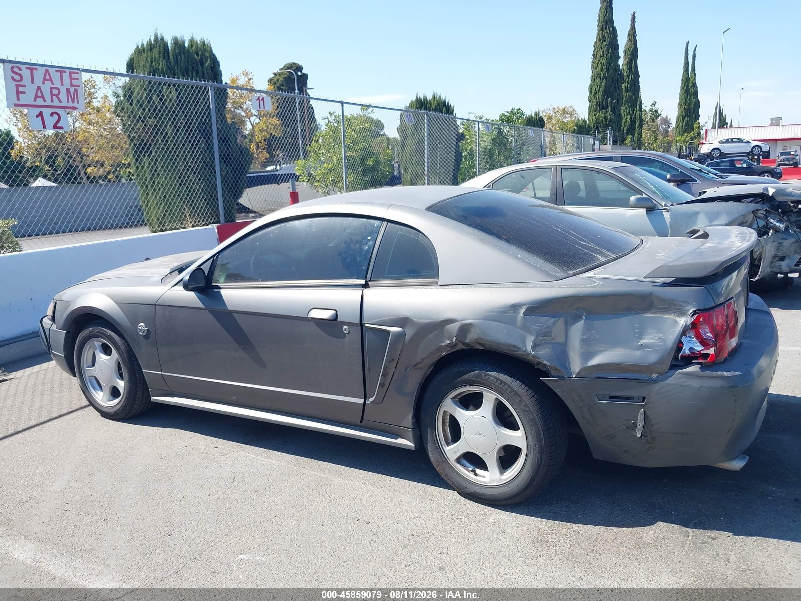 2004 Ford Mustang   Серый vin: 1FAFP40604F201987