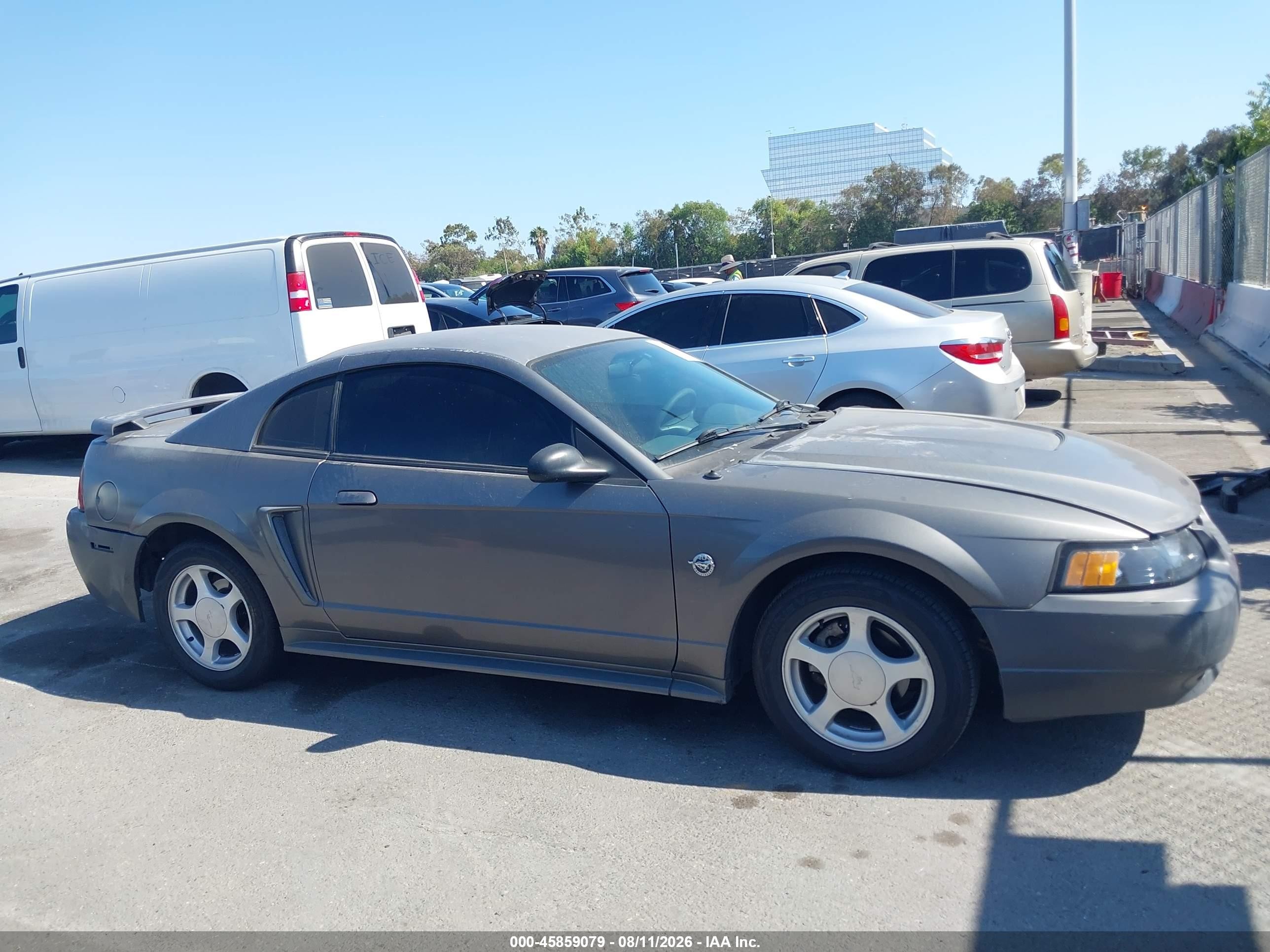2004 Ford Mustang   Серый vin: 1FAFP40604F201987