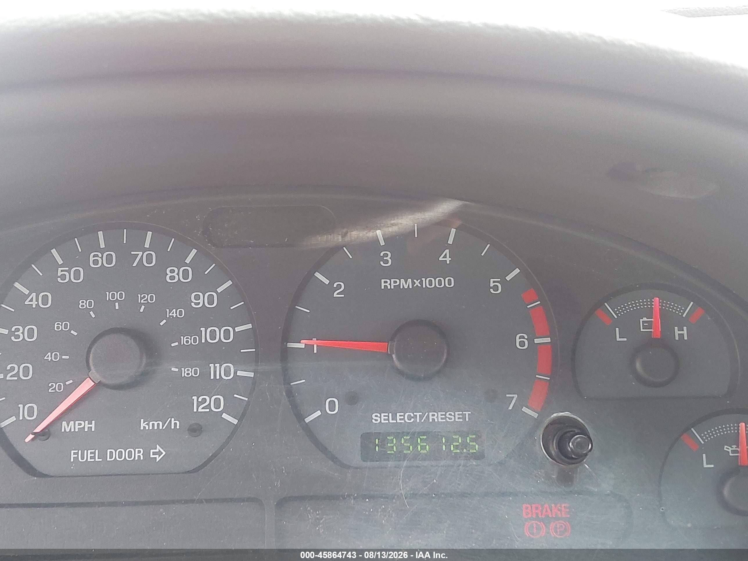 2004 Ford Mustang   Красный vin: 1FAFP40604F242071