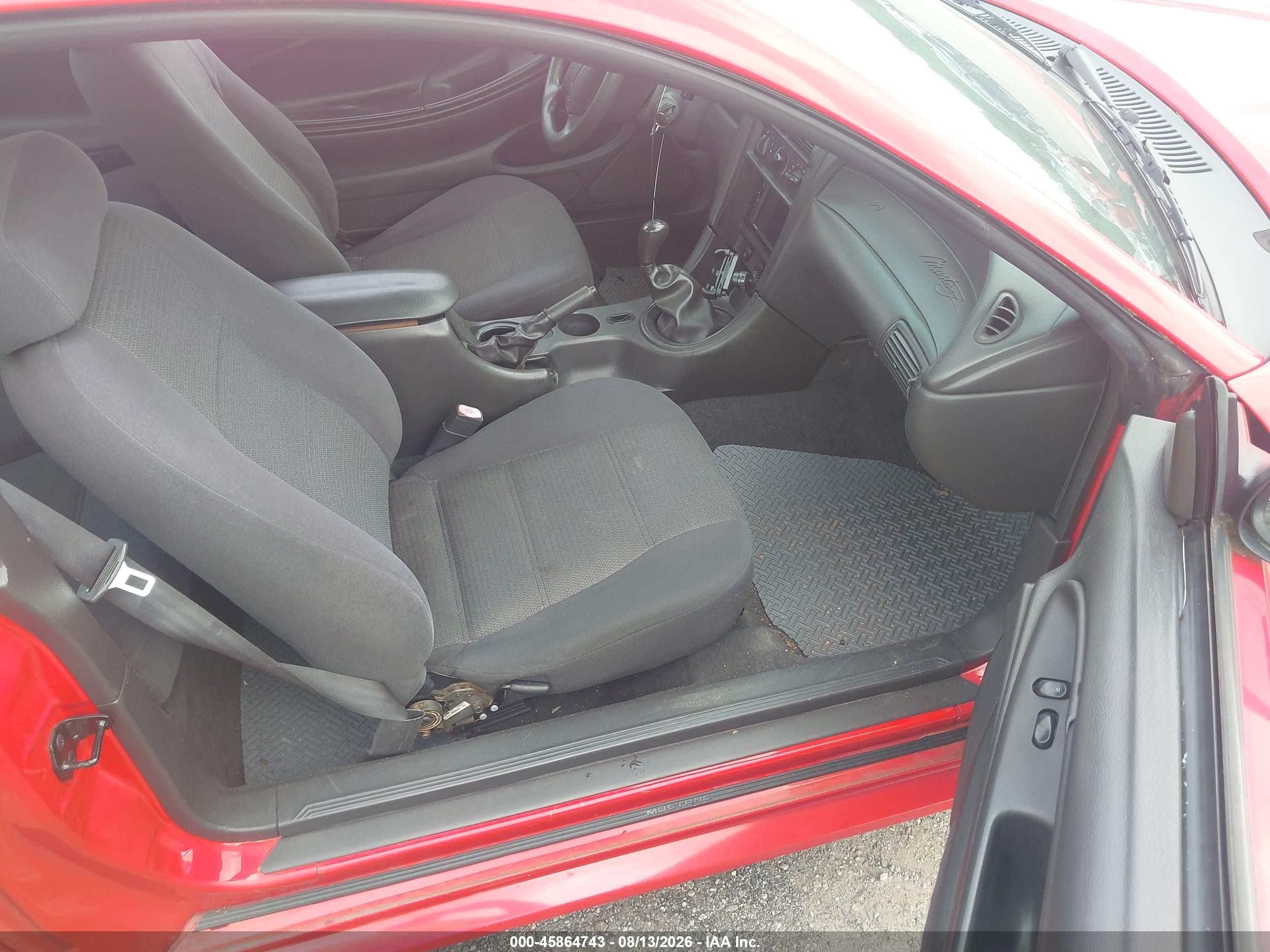 2004 Ford Mustang   Красный vin: 1FAFP40604F242071