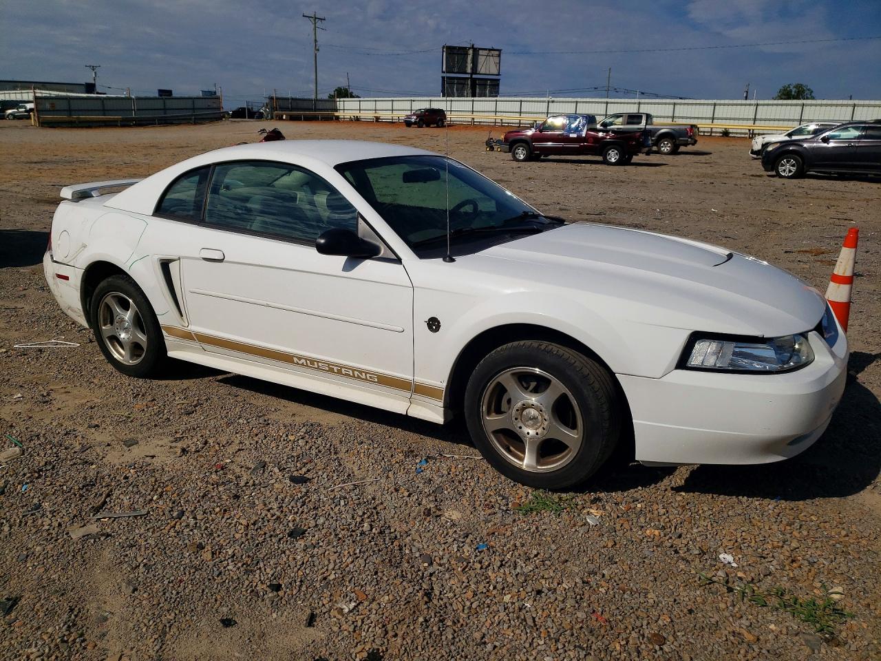 2004 Ford Mustang Base White vin: 1FAFP40614F145848