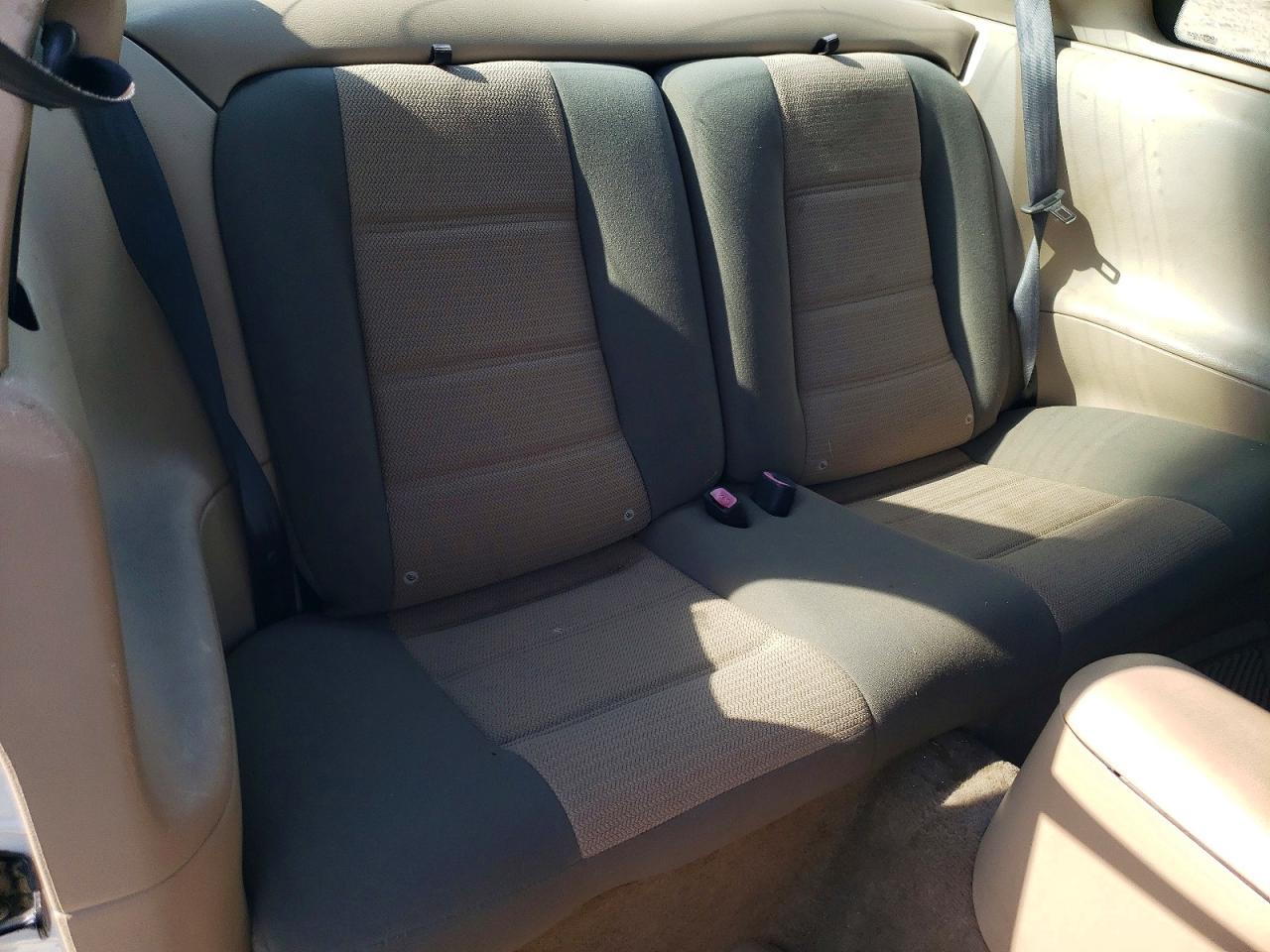 2004 Ford Mustang Base White vin: 1FAFP40614F145848