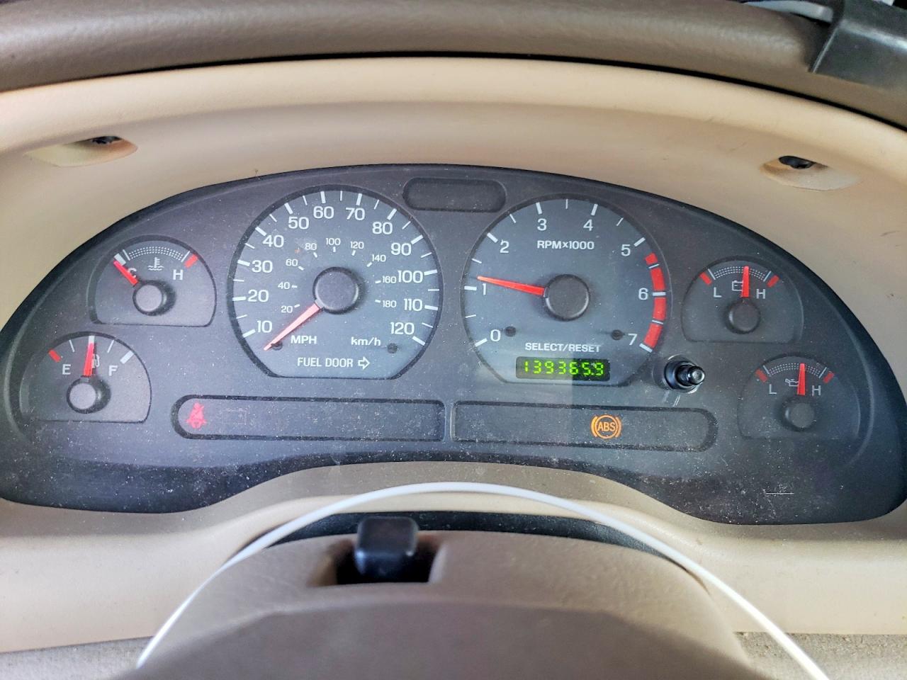 2004 Ford Mustang Base White vin: 1FAFP40614F145848