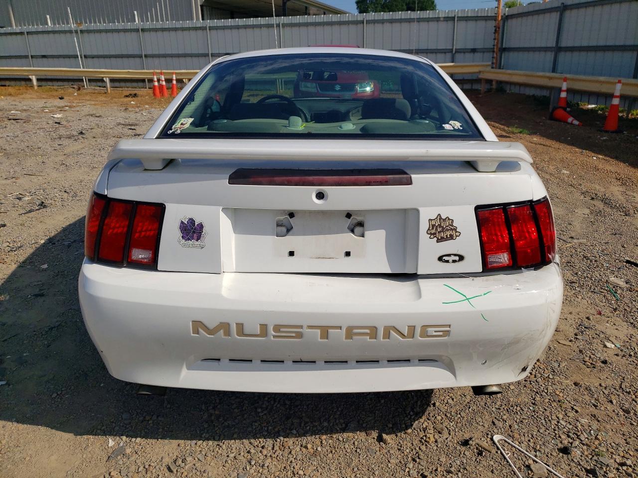 2004 Ford Mustang Base White vin: 1FAFP40614F145848