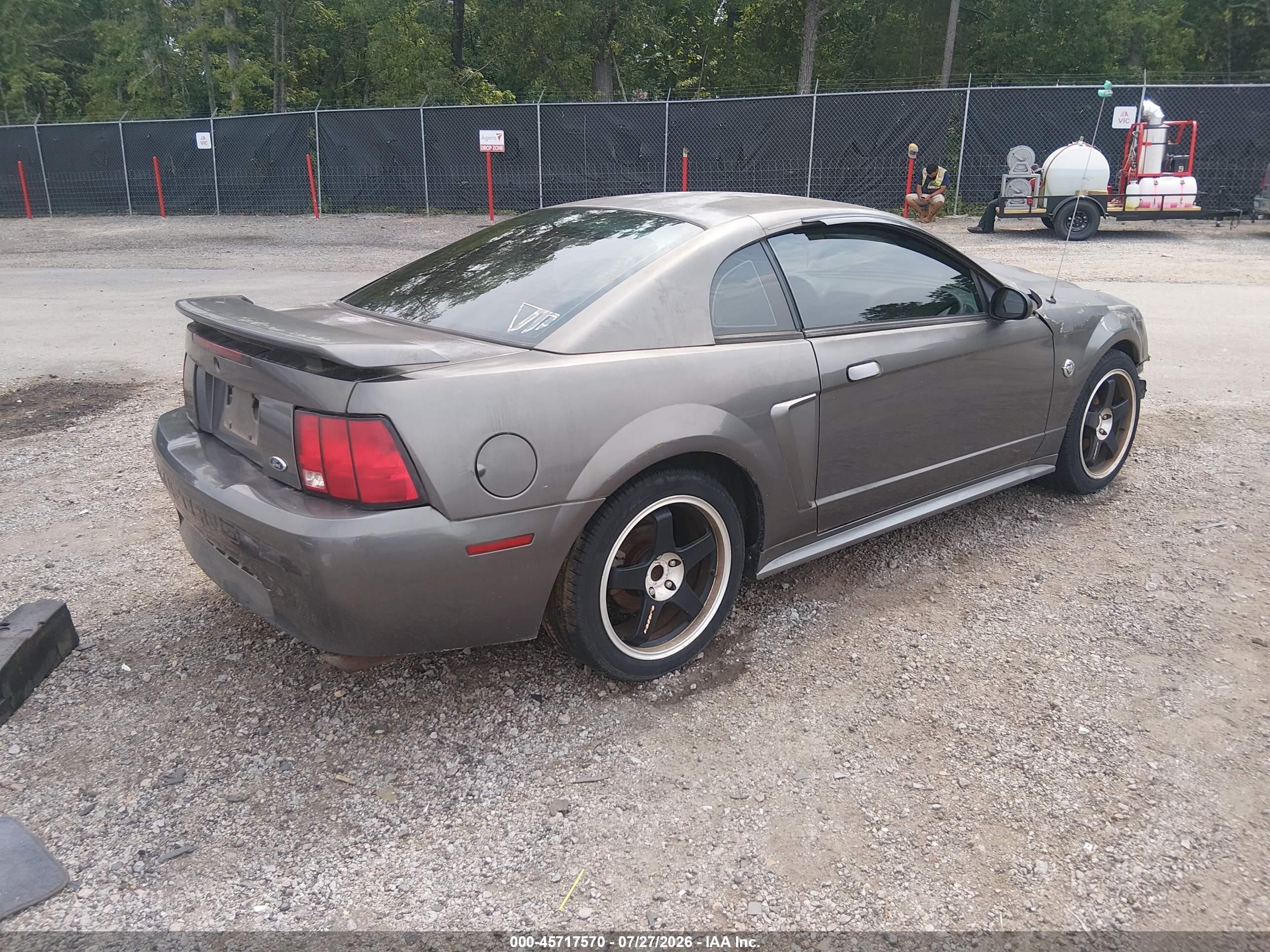 2004 Ford Mustang   Gray vin: 1FAFP40614F165081
