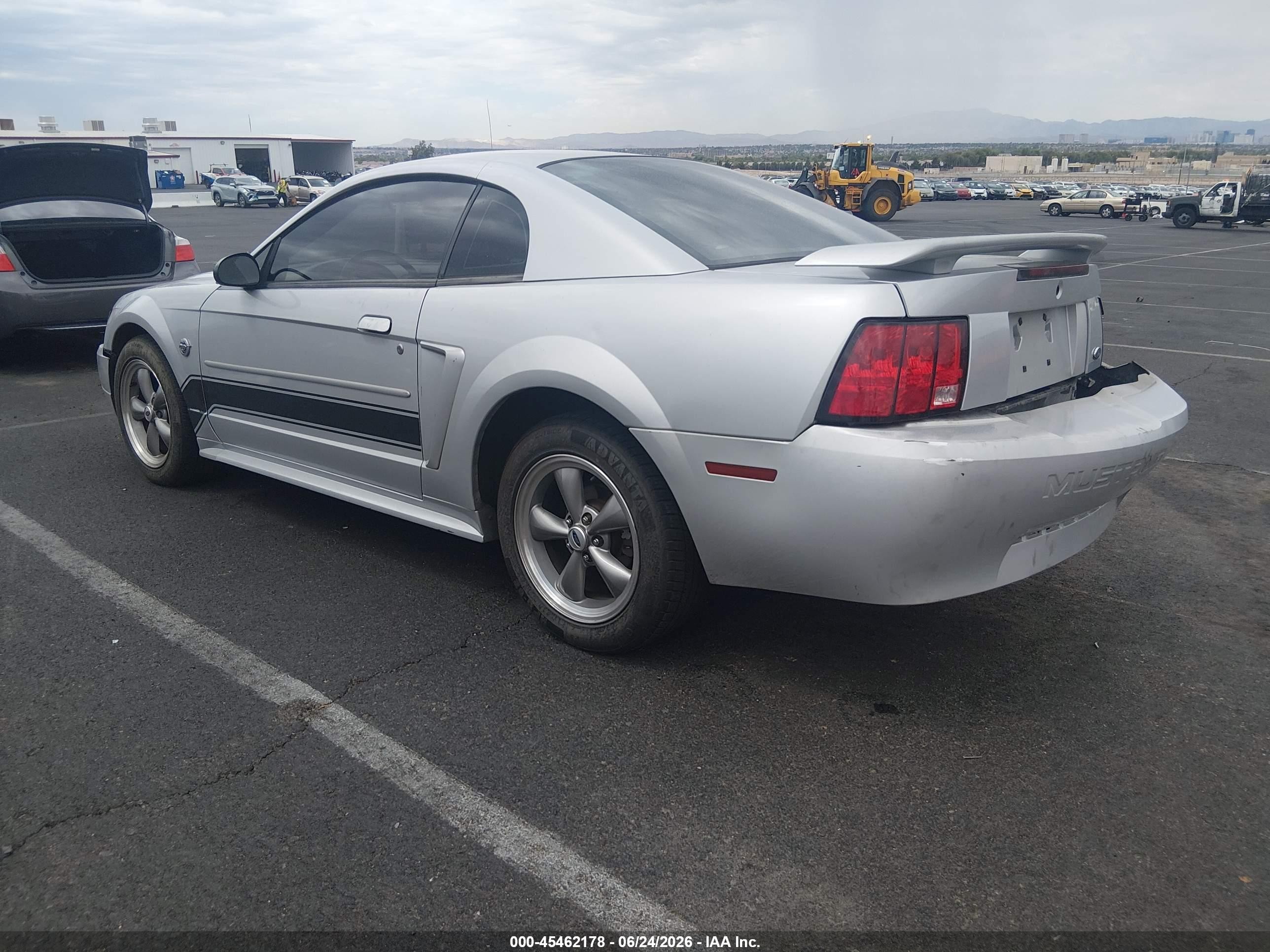 2004 Ford Mustang   Silver vin: 1FAFP40614F220385