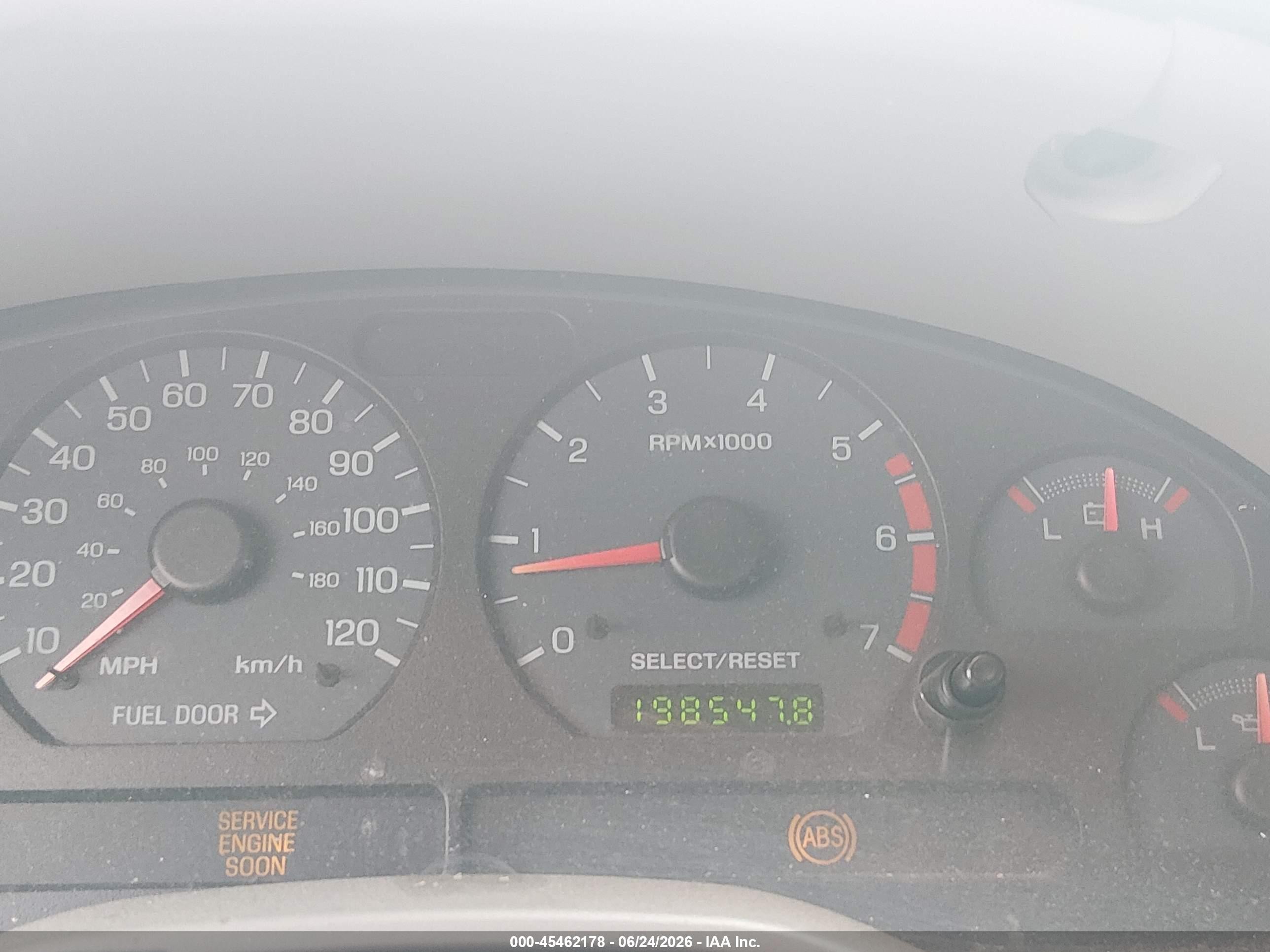 2004 Ford Mustang   Silver vin: 1FAFP40614F220385