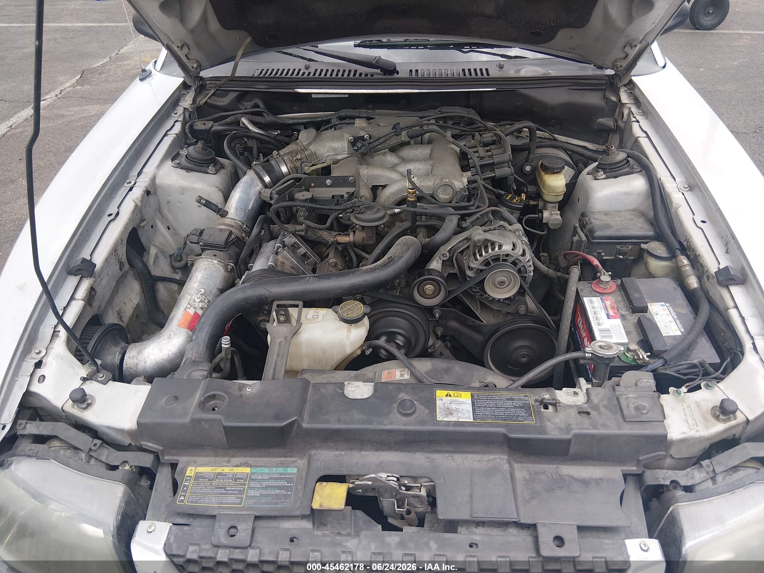2004 Ford Mustang   Silver vin: 1FAFP40614F220385