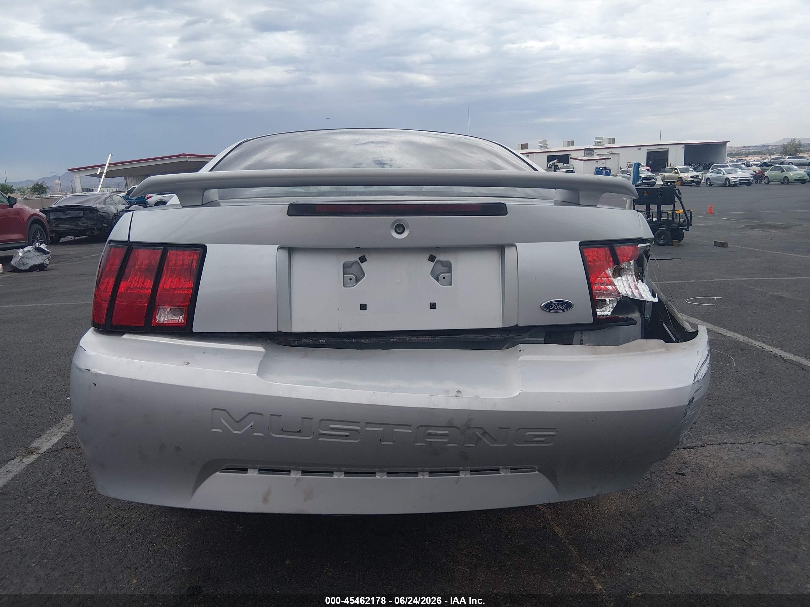 2004 Ford Mustang   Silver vin: 1FAFP40614F220385