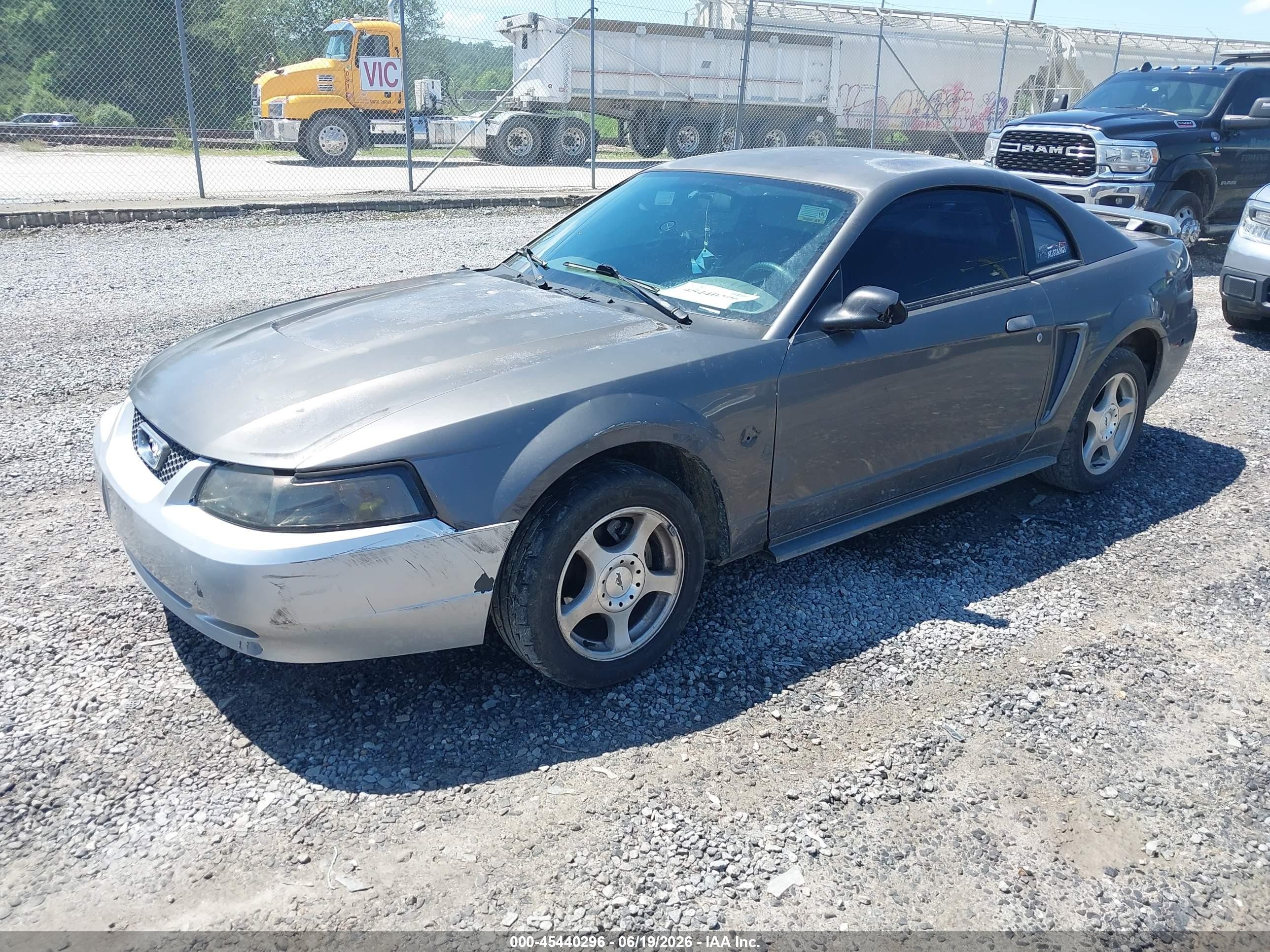 2004 Ford Mustang   Gray vin: 1FAFP40614F220838