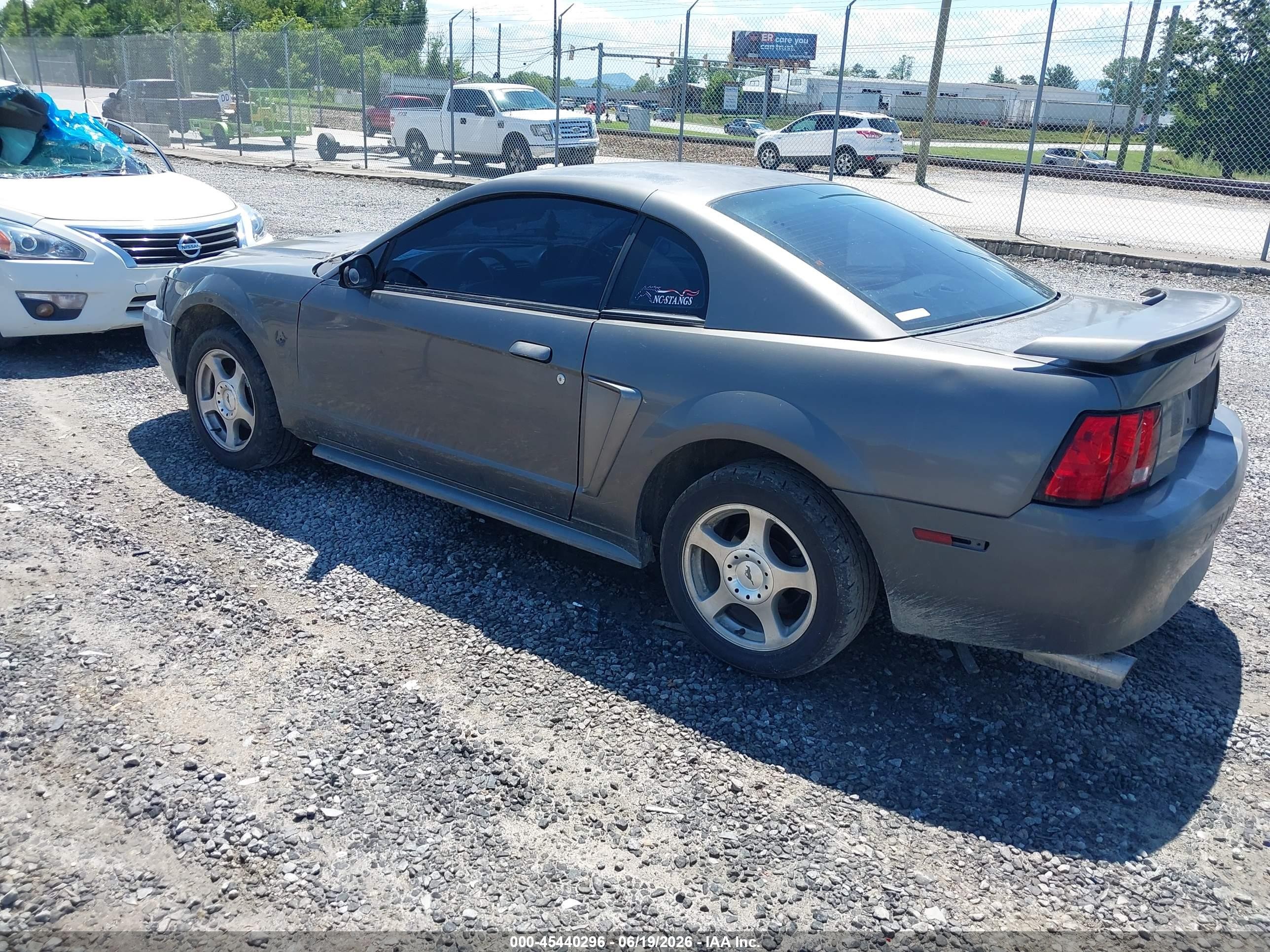2004 Ford Mustang   Gray vin: 1FAFP40614F220838