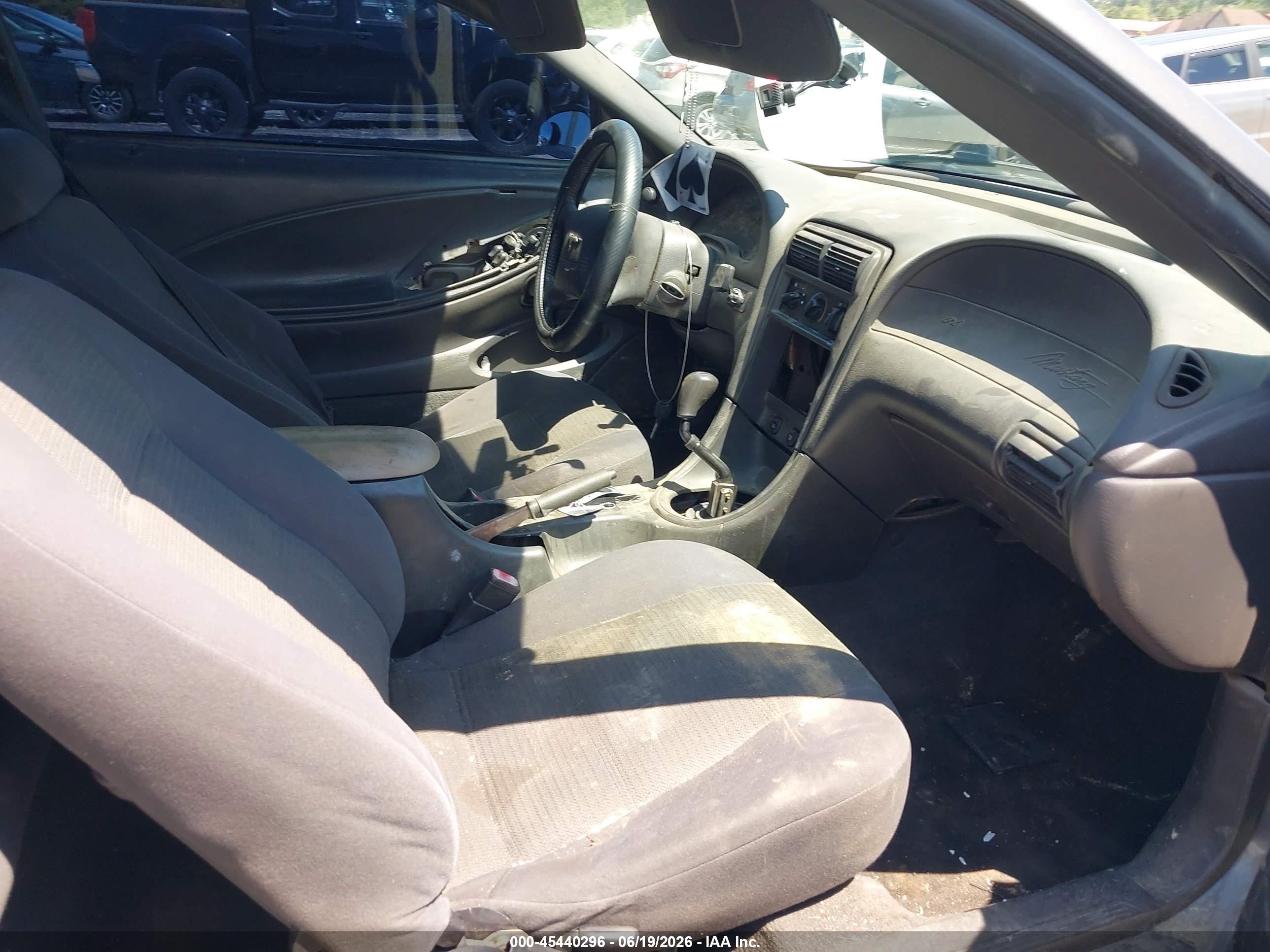 2004 Ford Mustang   Gray vin: 1FAFP40614F220838