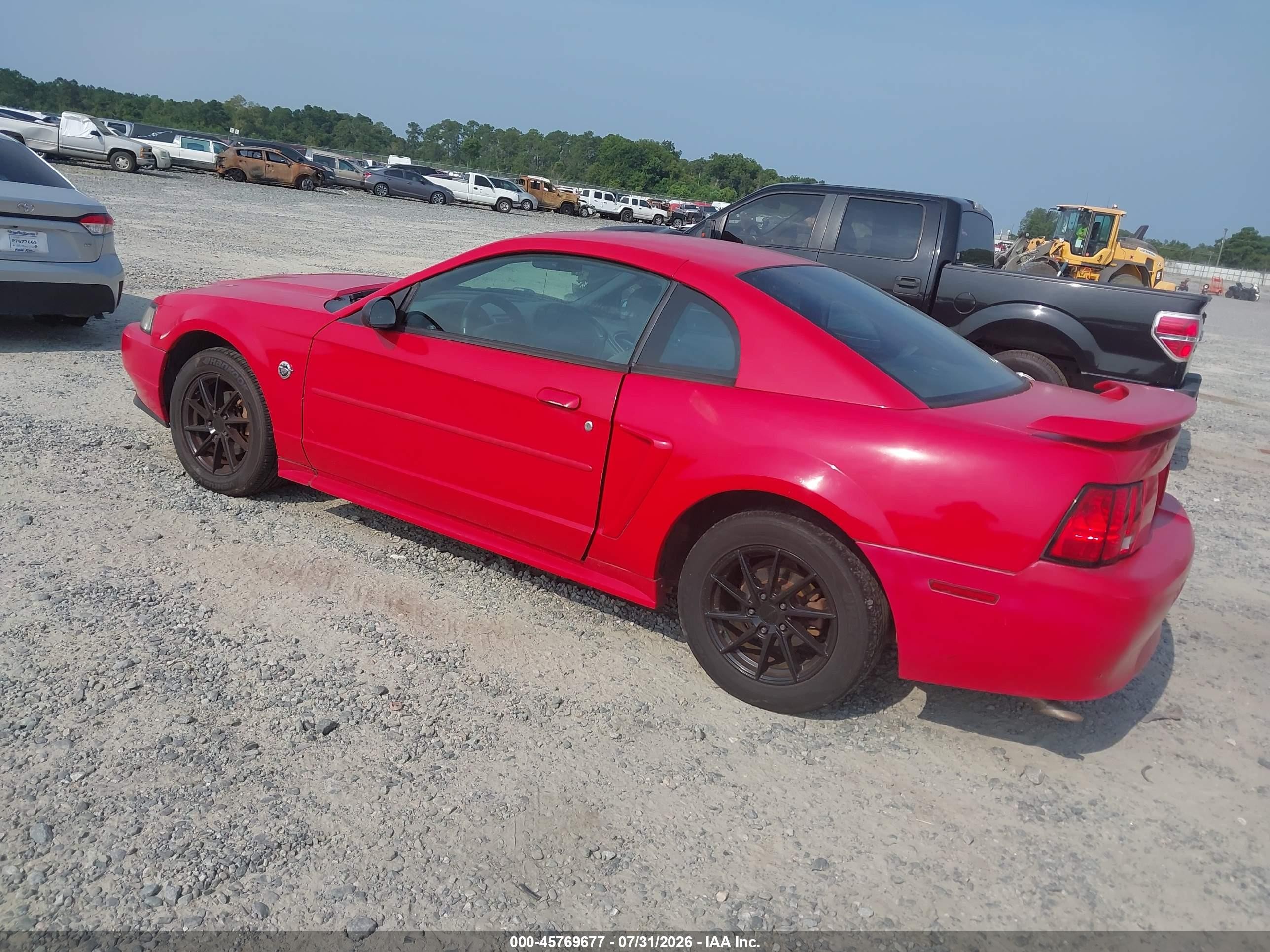 2004 Ford Mustang   Red vin: 1FAFP40624F146281