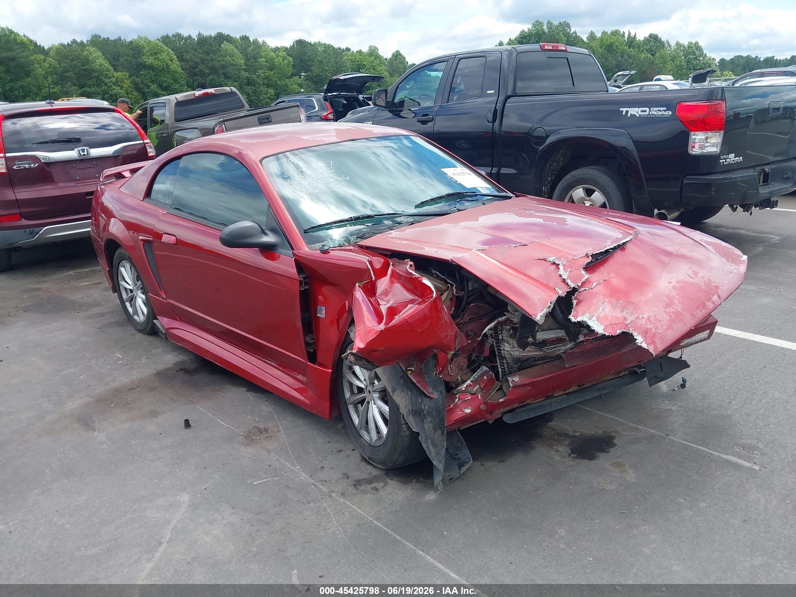 2004 Ford Mustang   Red vin: 1FAFP40624F167874